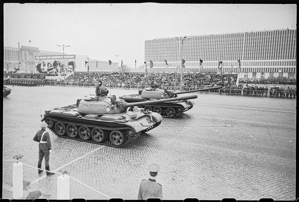 Panzer der NVA bei 'Kampfdemonstration' zum 1. Mai, 01.05.1968. SW-Foto © Kurt Schwarz. (Kurt Schwarz CC BY-NC-SA)