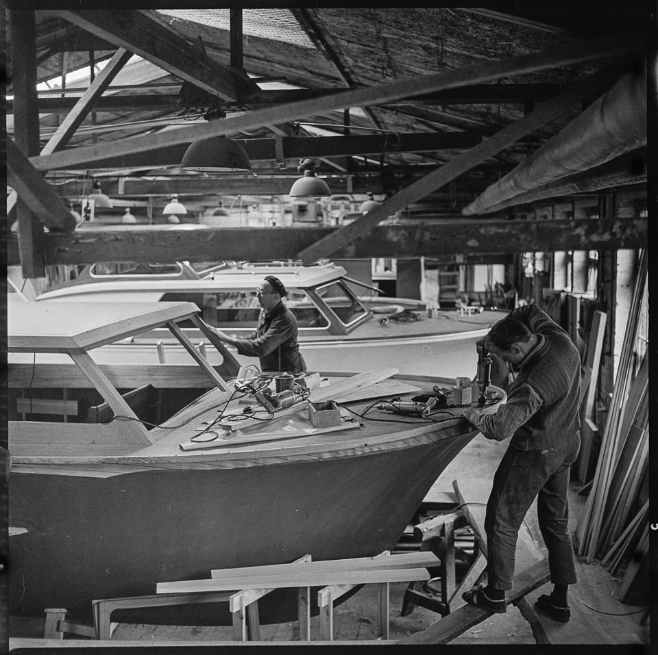 VEB Kombinat Schiffbau, Bild 3: Bau von Sportbooten in der Werft in Köpenick. SW-Foto, 1968 © Kurt Schwarz. (Kurt Schwarz CC BY-NC-SA)
