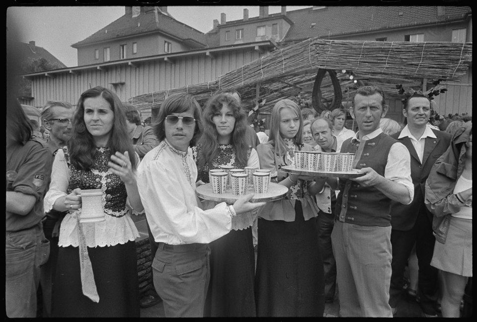X. Weltfestspiele der Jugend und Studenten in Ostberlin 1973, Bild 22: Thüringer Bauernmarkt. SW-Foto, SW-Foto, 04.08.1973 © Kurt Schwarz. (Kurt Schwarz CC BY-NC-SA)