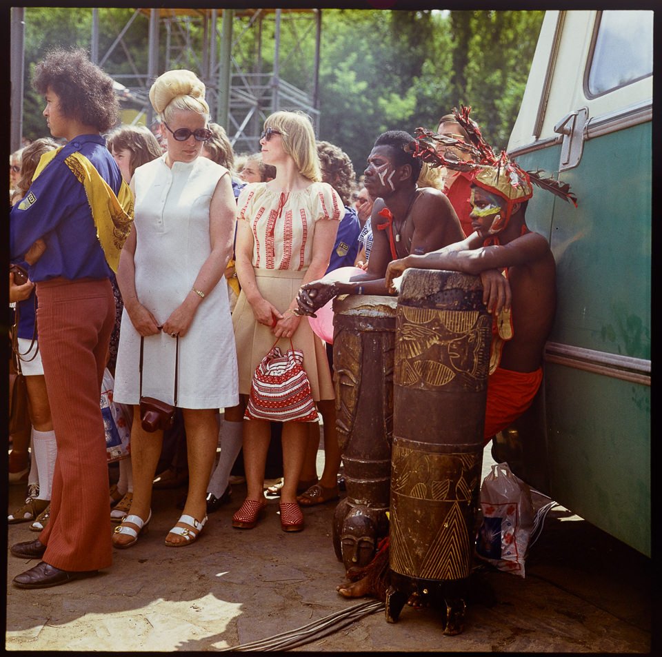 X. Weltfestspiele der Jugend und Studenten in Ostberlin 1973, Bild 34-B: Afrikanische Musiker. Farbfoto, Anfang August 1973 © Kurt Schwarz. (Kurt Schwarz CC BY-NC-SA)