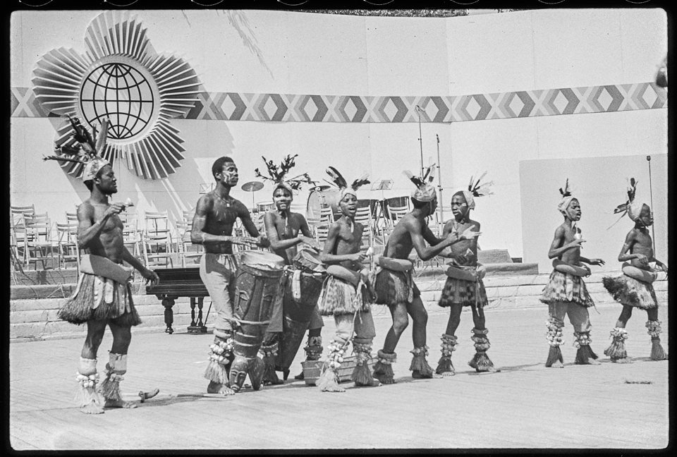 X. Weltfestspiele der Jugend und Studenten in Ostberlin 1973, Bild 34-C: Afrikanisches Ensemble. SW-Foto, Anfang August 1973 © Kurt Schwarz. (Kurt Schwarz CC BY-NC-SA)