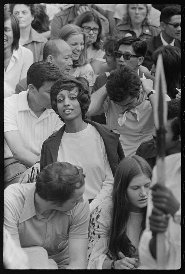 X. Weltfestspiele der Jugend und Studenten in Ostberlin 1973, Bild 48: Zuschauer bei einer Veranstaltung. SW-Foto, Anfang August 1973 © Kurt Schwarz. (Kurt Schwarz CC BY-NC-SA)