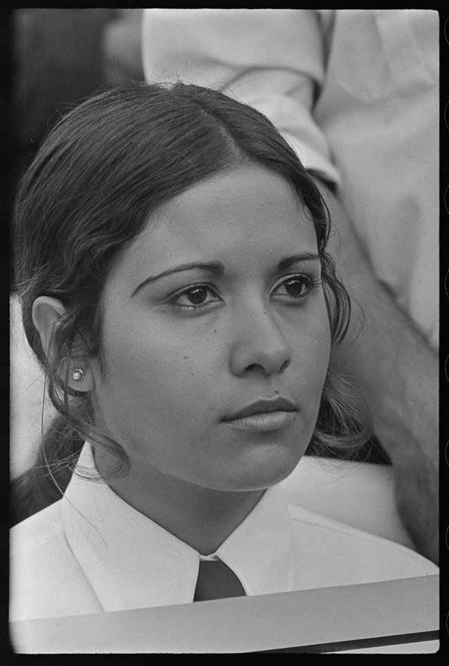 X. Weltfestspiele der Jugend und Studenten in Ostberlin 1973, Bild 49: Porträt einer jungen Frau im Publikum. SW-Foto, Anfang August 1973 © Kurt Schwarz. (Kurt Schwarz CC BY-NC-SA)