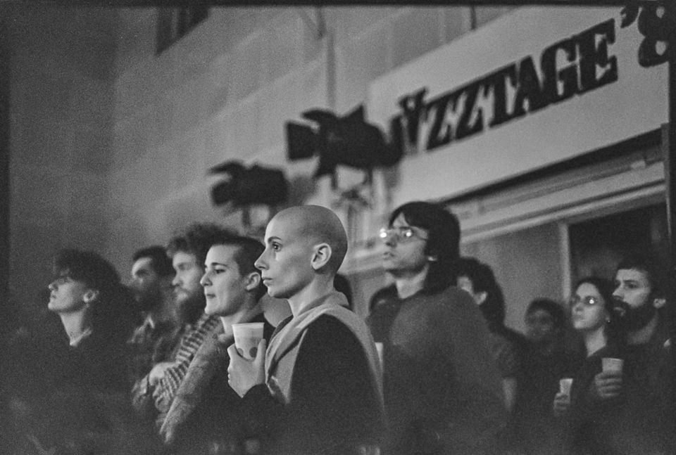 Zuschauer bei Jazzkonzert, November 1987. SW-Foto © Kurt Schwarz. (Kurt Schwarz CC BY-NC-SA)