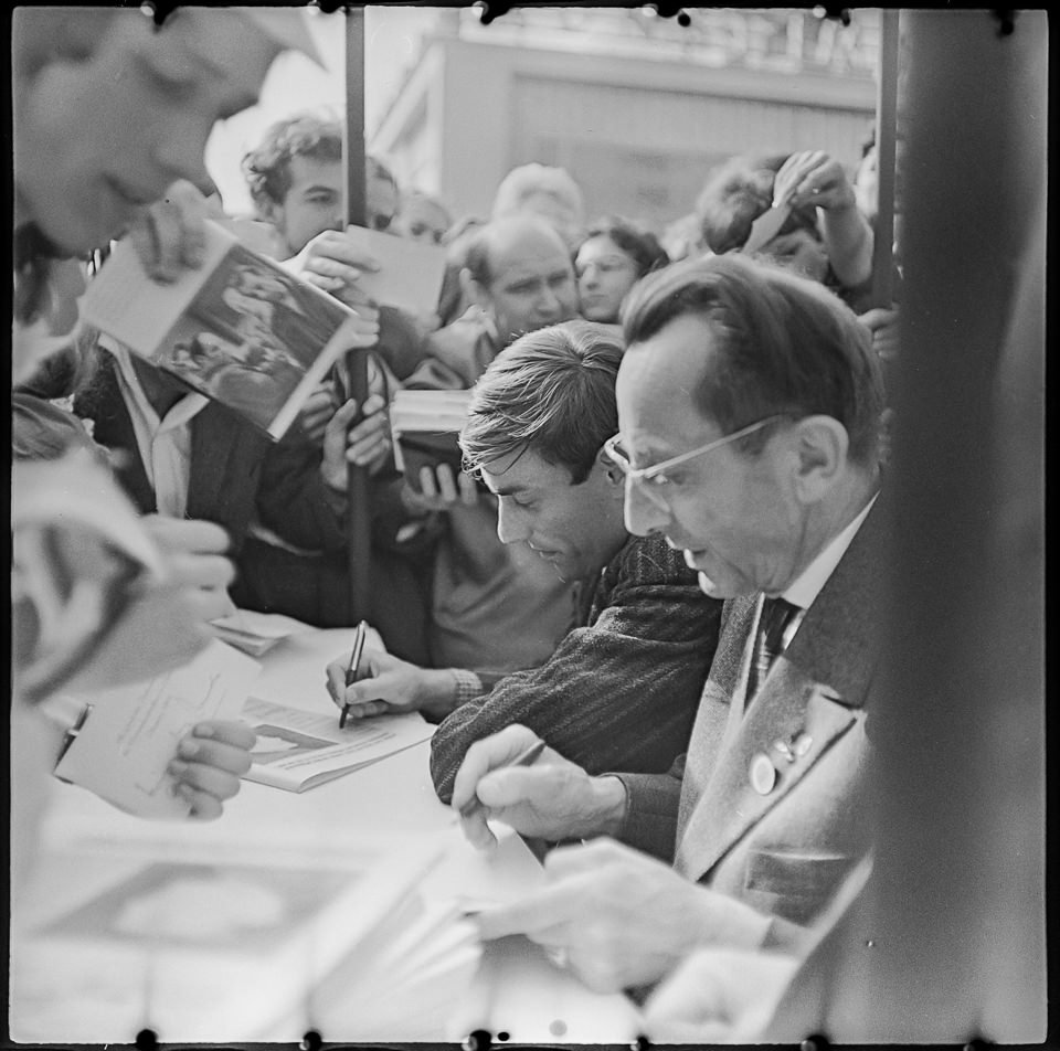 Der Schriftsteller Bruno Apitz und das das echte 'Buchenwaldkind' Stefan Jerzy Zweig, Mai 1964. SW-Foto © Kurt Schwarz. (Kurt Schwarz CC BY-NC-SA)