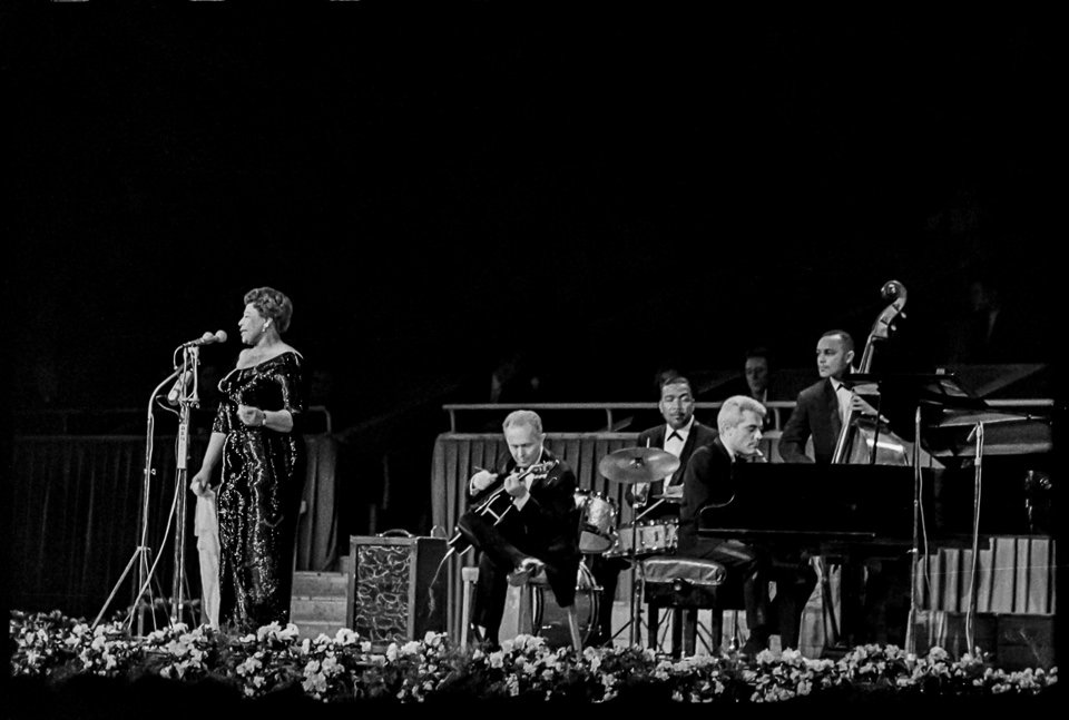 "Ella Fitzgerald, die große Stimme des Jazz, 1967 im Ostberliner Friedrichstadtpalst" (Originaltitel des Fotografen), Bild 3. SW-Foto, 25.01.1967 © Kurt Sc (Kurt Schwarz CC BY-NC-SA)