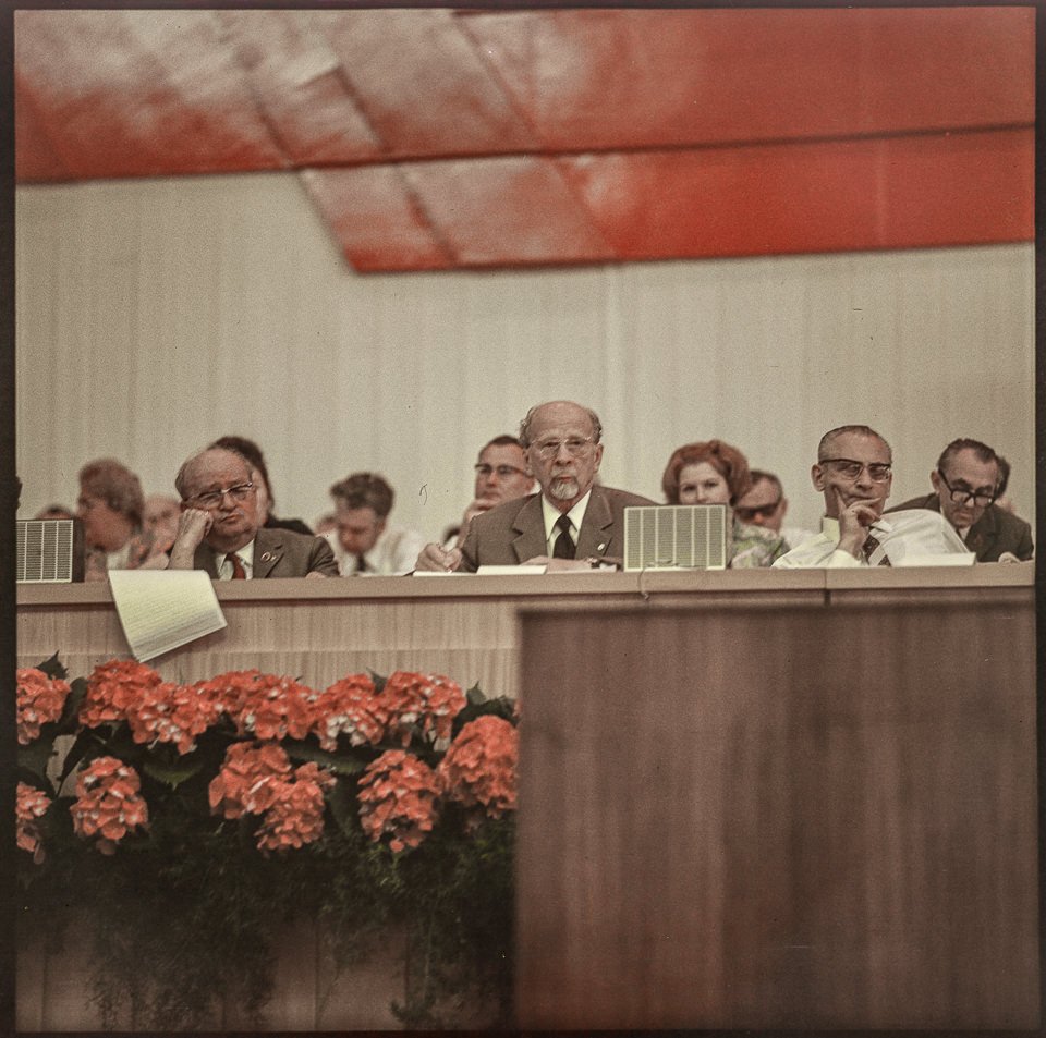 X. Bezirksdelegiertenkonferenz in Berlin - erste große Parteiveranstaltung nach dem Sturz von Walter Ulbricht, Bild 2. Farbfoto 15.5.1971 © Kurt Schwarz. (Kurt Schwarz CC BY-NC-SA)