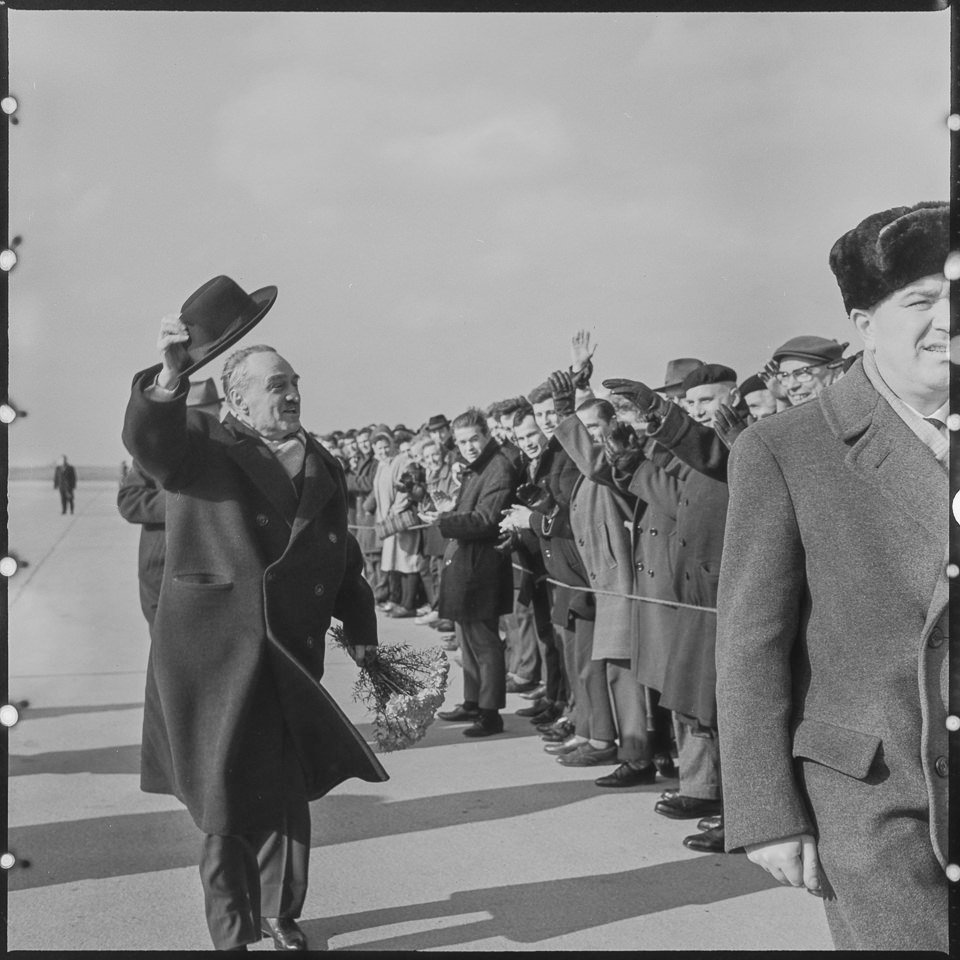 Ankunft von Anastas Mikijan in Schönefeld, April 1958. SW-Foto © Kurt Schwarz. (Kurt Schwarz CC BY-NC-SA)