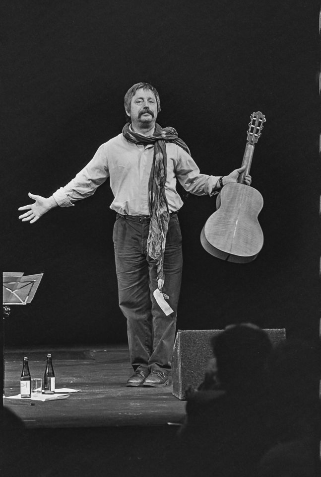 Wolf Biermann im Schillertheater. 1991. SW-Foto © Kurt Schwarz. (Kurt Schwarz CC BY-NC-SA)