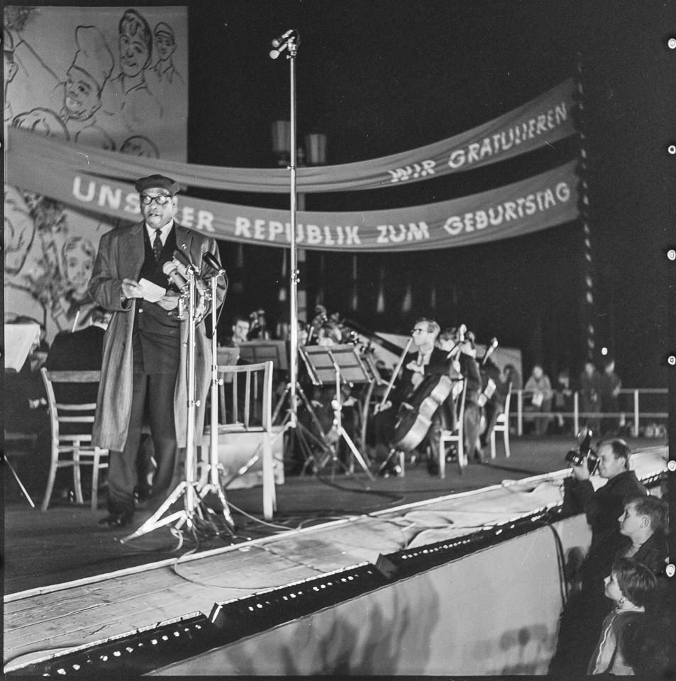 Paul Robeson bei Festveranstaltung Oktober 1960. SW-Foto © Kurt Schwarz. (Kurt Schwarz CC BY-NC-SA)