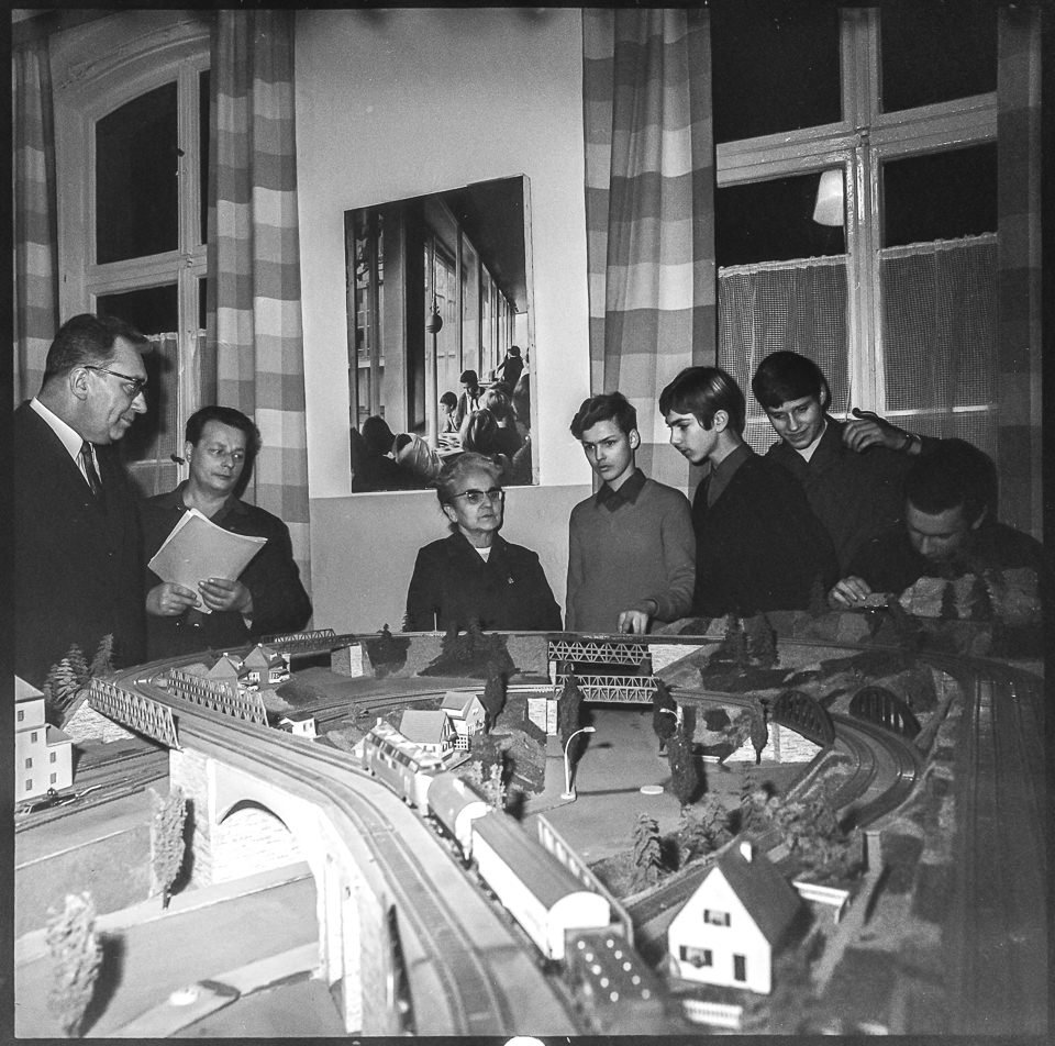 Lotte Ulbricht im Kreispionierhaus 'Walter Kühn', Dezember 1968. SW-Foto © Kurt Schwarz. (Kurt Schwarz CC BY-NC-SA)