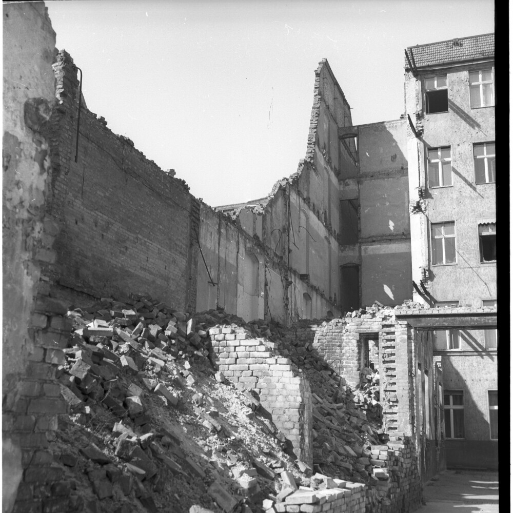Negativ: Ruine, Landshuter Straße 6, 1953 (Museen Tempelhof-Schöneberg/Herwarth Staudt CC BY-NC-SA)