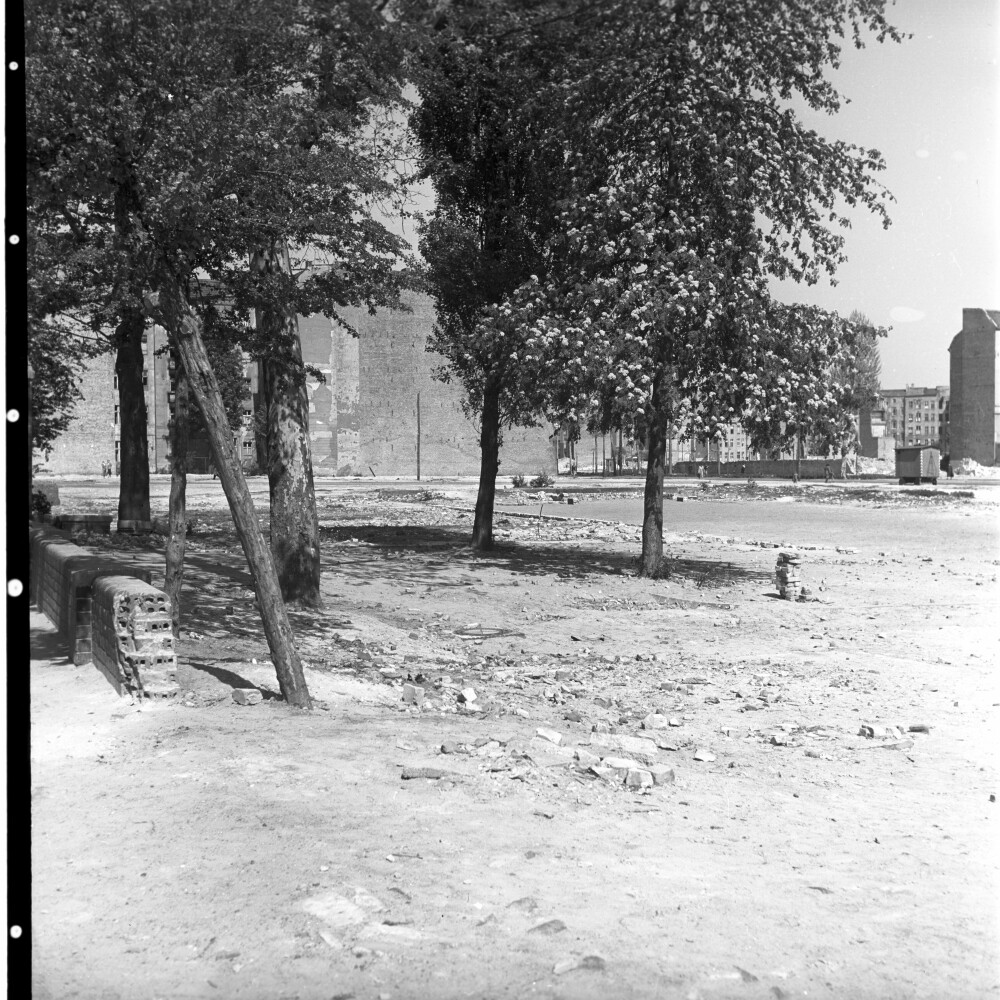 Negativ: Gelände, Berchtesgadener Straße 30, 1953 (Museen Tempelhof-Schöneberg/Herwarth Staudt CC BY-NC-SA)