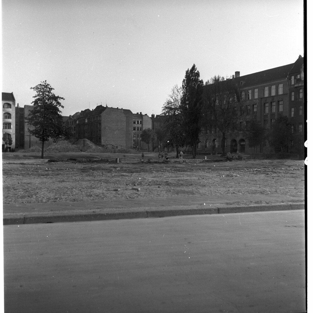 Negativ: Gelände, Rosenheimerstraße 24, 1953 (Museen Tempelhof-Schöneberg/Herwarth Staudt CC BY-NC-SA)