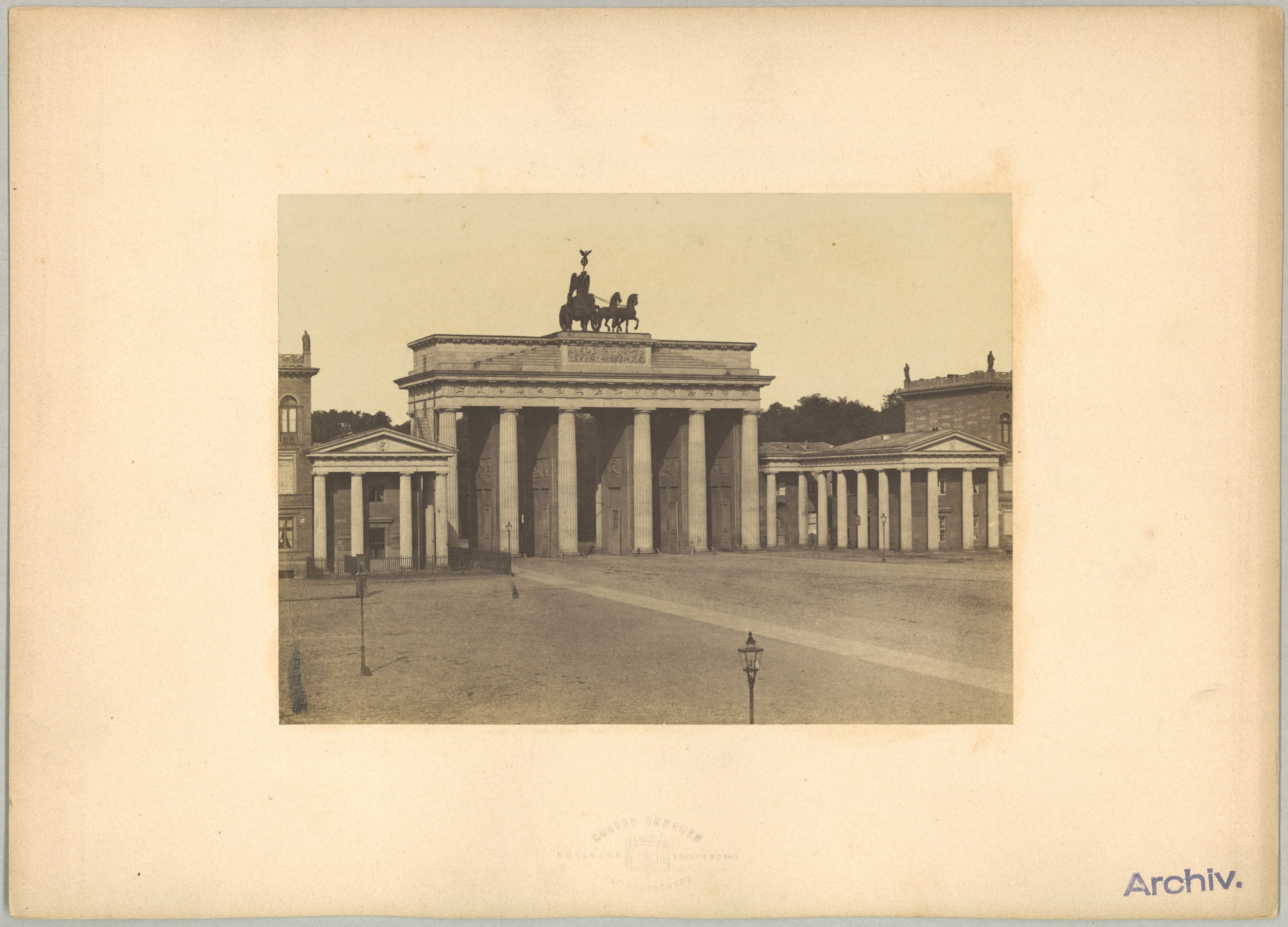 Berlin-Mitte: Brandenburger Tor von Südosten (Landesgeschichtliche Vereinigung für die Mark Brandenburg e.V., Archiv CC BY)