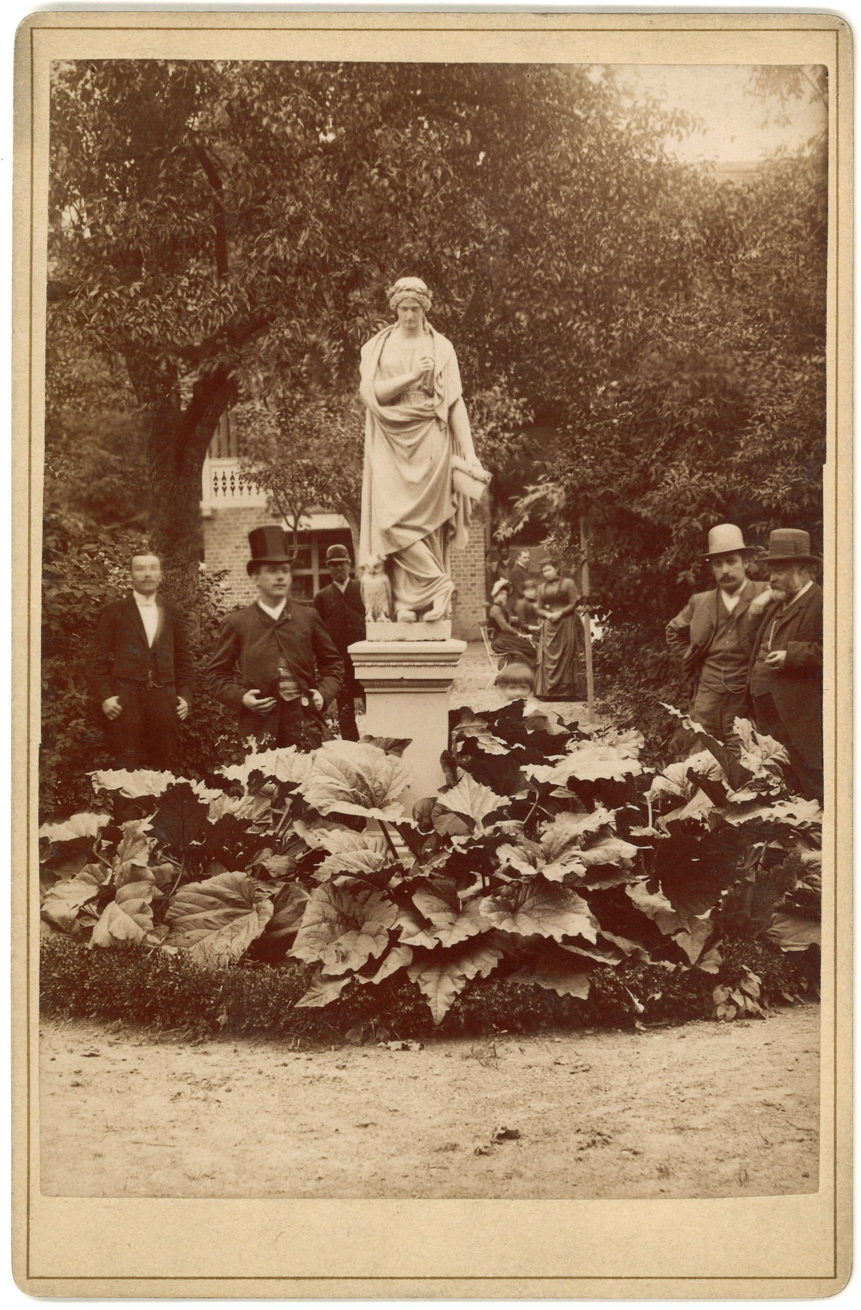 Friedeberg (Neumark) [Strzelce Krajeńskie]: Minerva-Statue in einem Gartenlokal (Landesgeschichtliche Vereinigung für die Mark Brandenburg e.V., Archiv CC BY)