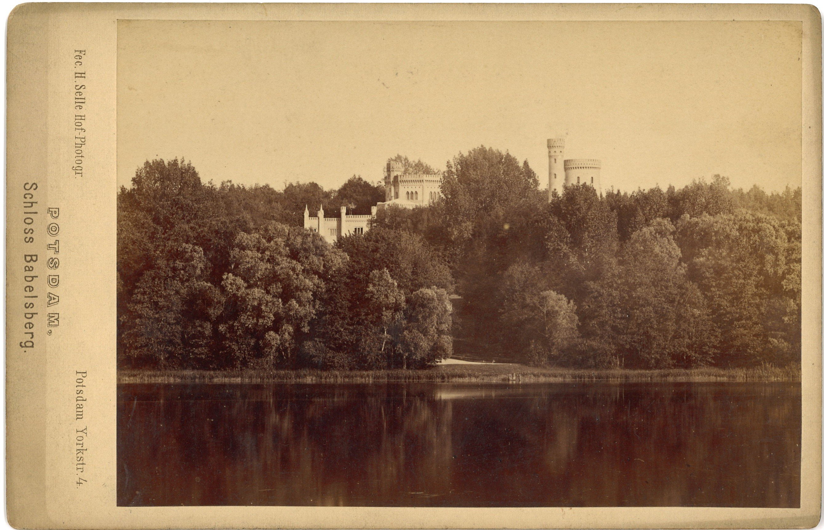 Potsdam-Babelsberg: Schloss Babelsberg über die Havel von Nordwesten (Landesgeschichtliche Vereinigung für die Mark Brandenburg e.V., Archiv CC BY)