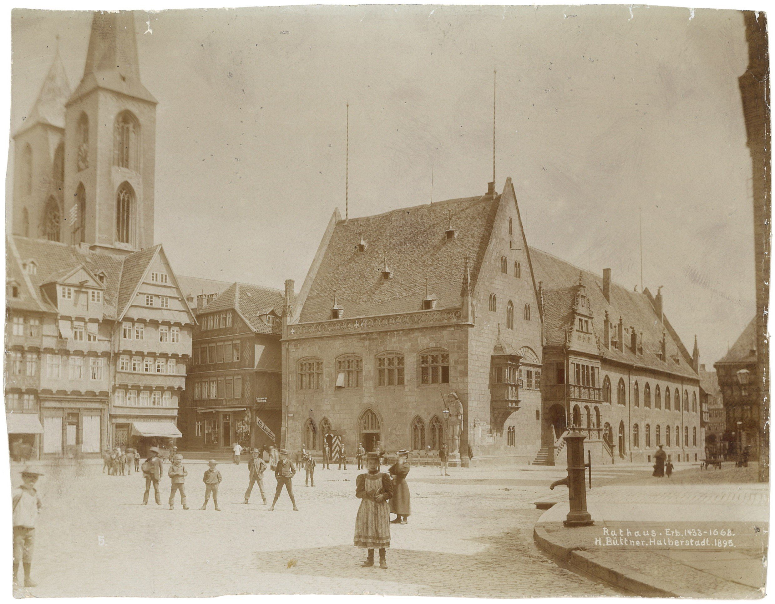 Halberstadt: Rathaus von Nordosten (Landesgeschichtliche Vereinigung für die Mark Brandenburg e.V., Archiv CC BY)
