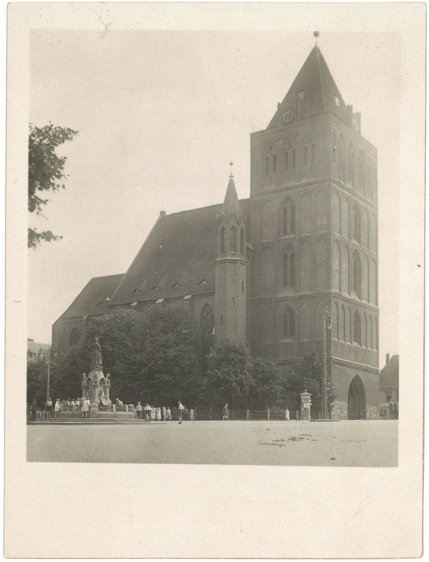 Arnswalde / Choszczno: Marienkirche von Nordwesten (Landesgeschichtliche Vereinigung für die Mark Brandenburg e.V., Archiv CC BY)