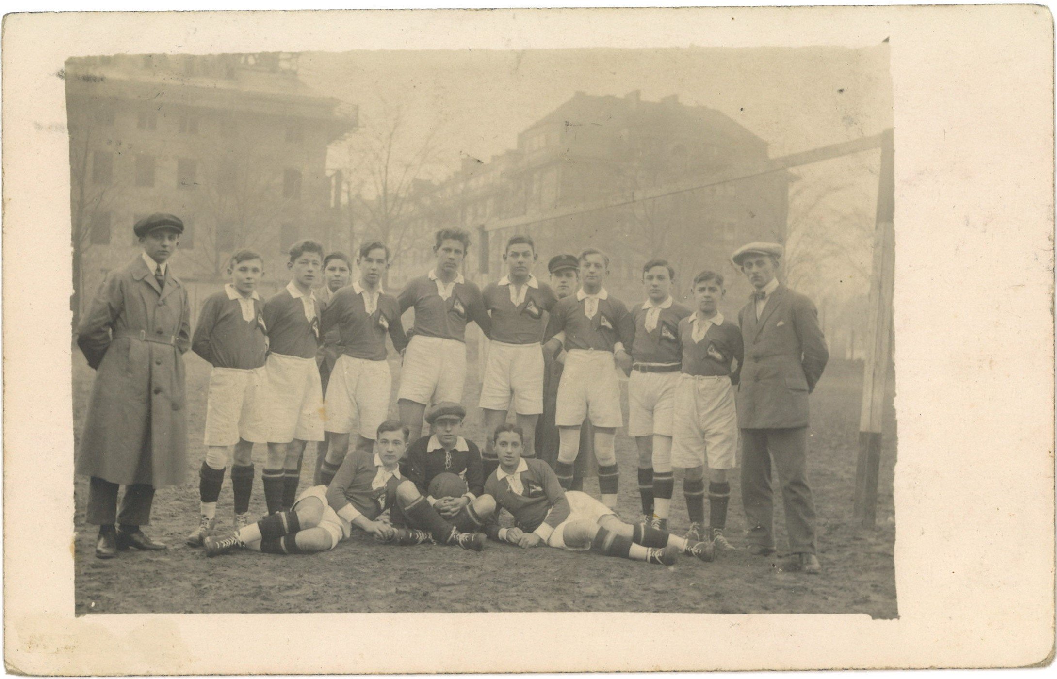 Berlin-Lichtenberg (?): Fußballclub Brandenburg 02 im Februar 1925 (Landesgeschichtliche Vereinigung für die Mark Brandenburg e.V., Archiv CC BY)