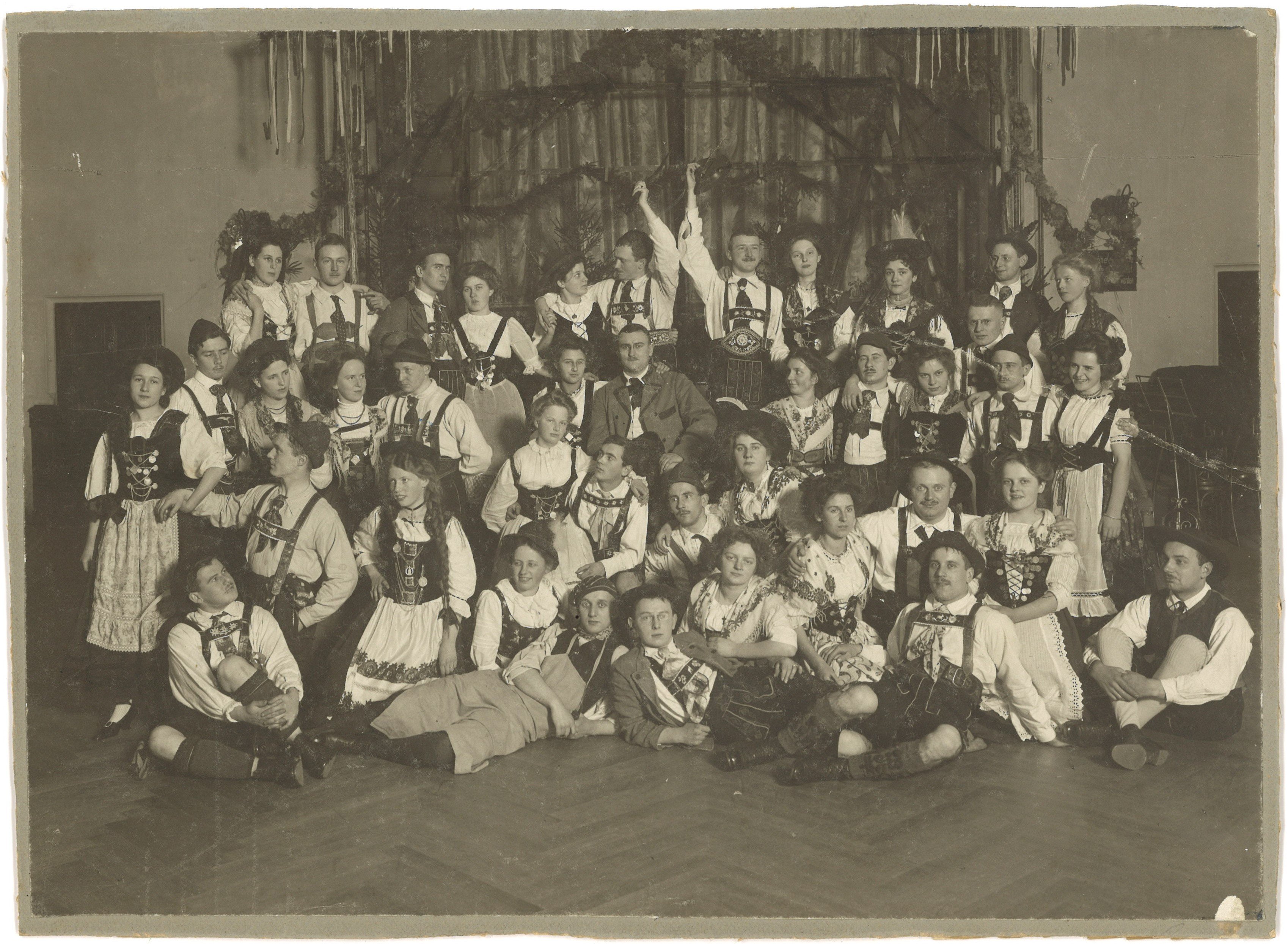 Berlin-Südende: Kostümfest um 1910 (Landesgeschichtliche Vereinigung für die Mark Brandenburg e.V., Archiv CC BY)