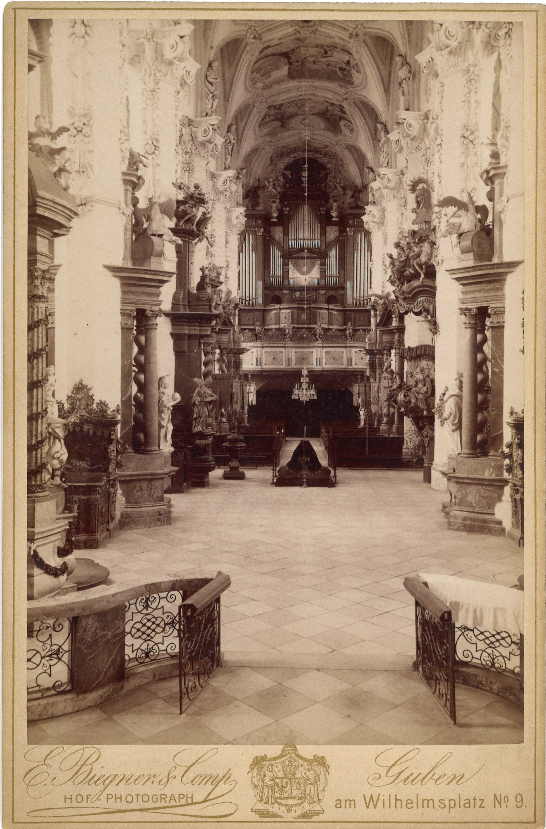Neuzelle: Klosterkirche, Inneres, Blick zur Orgel (Landesgeschichtliche Vereinigung für die Mark Brandenburg e.V., Archiv CC BY)