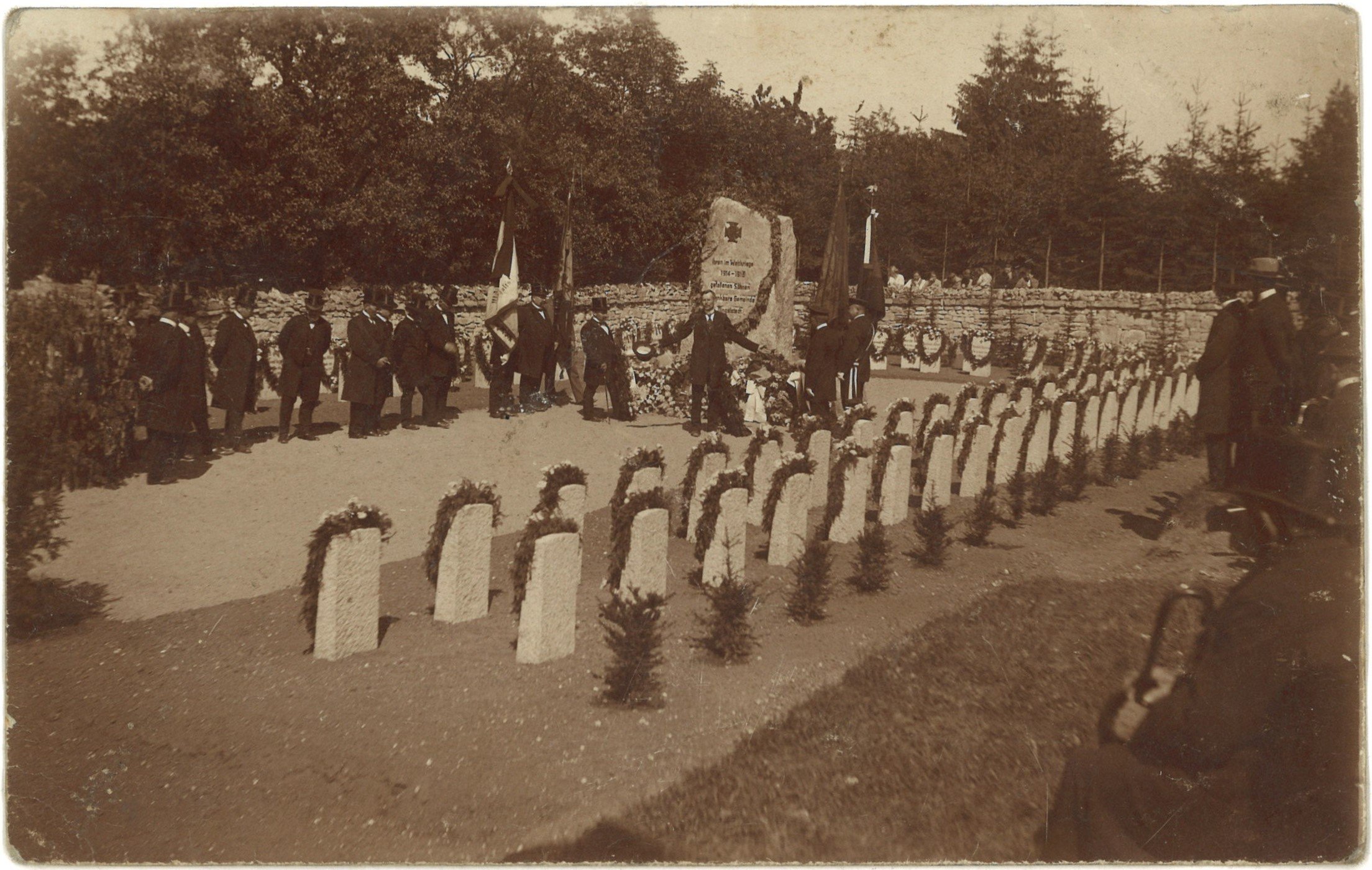 Dingelstedt: Einweihung des Kriegerdenkmals um 1925 (Landesgeschichtliche Vereinigung für die Mark Brandenburg e.V., Archiv CC BY)