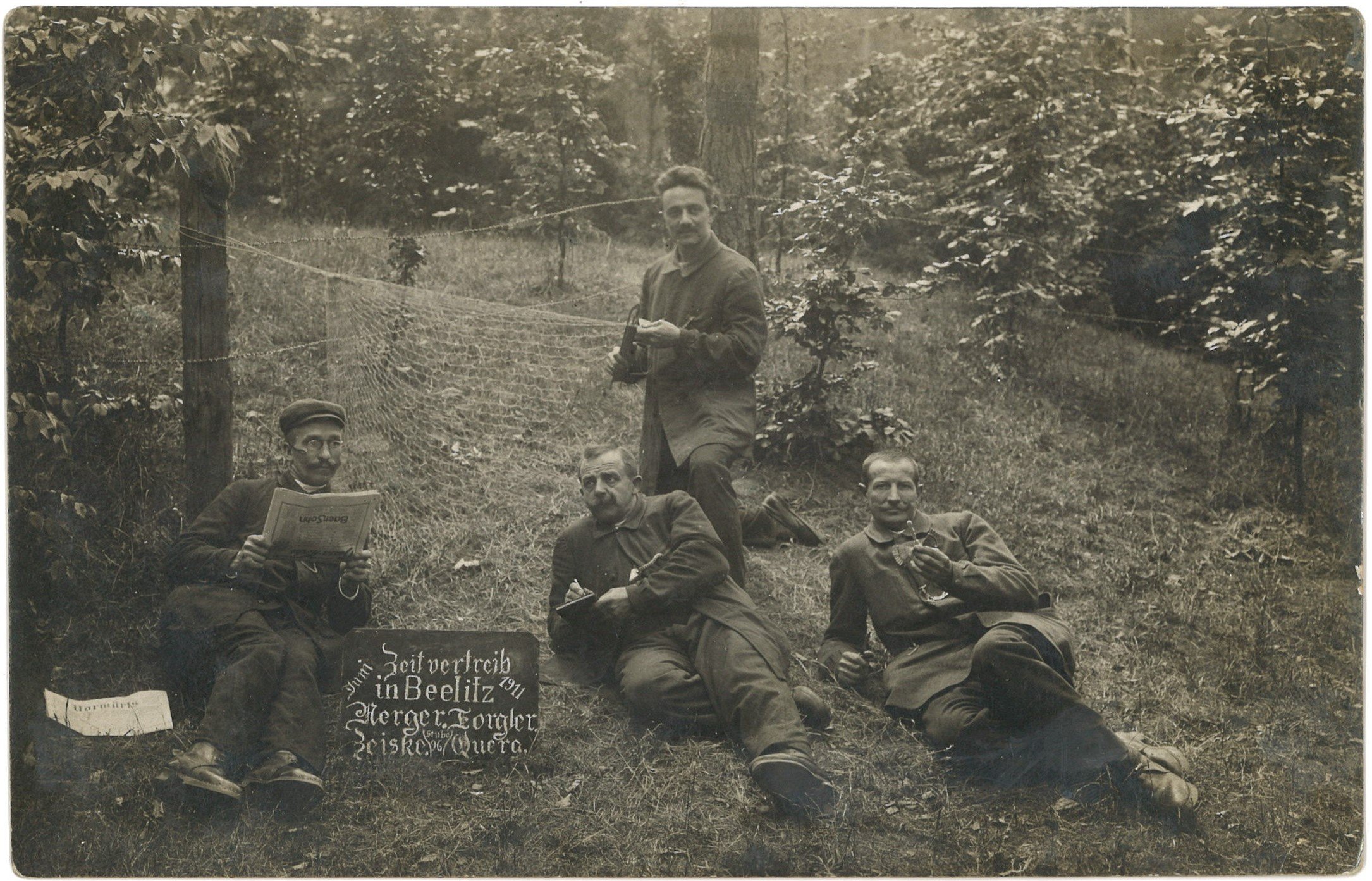 Beelitz-Heilstätten: Vier Sanatoriumspatienten im Freien 1911 (Landesgeschichtliche Vereinigung für die Mark Brandenburg e.V., Archiv CC BY)