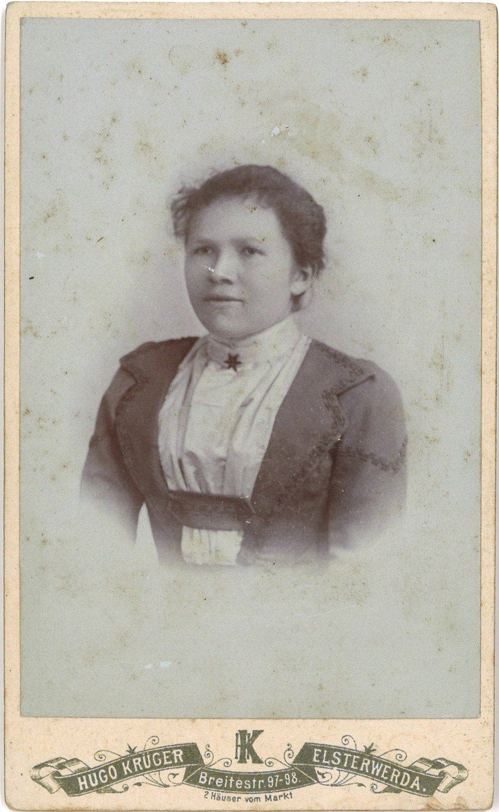 Unbekannte junge Frau (Elsterwerda) (Landesgeschichtliche Vereinigung für die Mark Brandenburg e.V., Archiv CC BY)