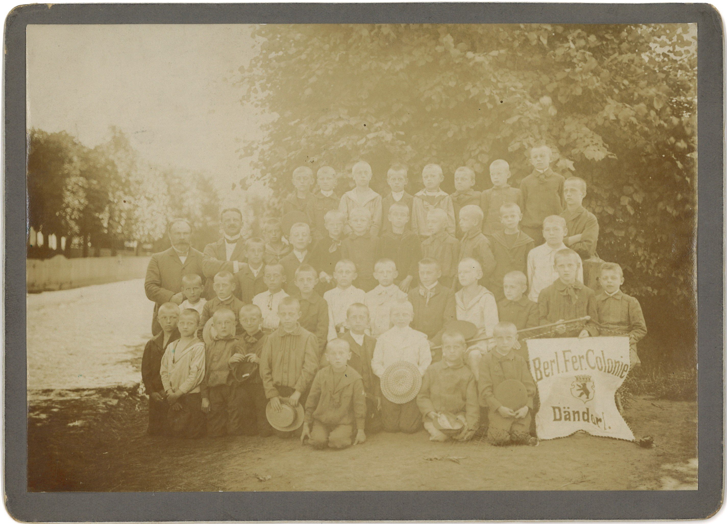 Dändorf: Berliner Schulkinder während eines Ferienaufenthalts um 1905 (Landesgeschichtliche Vereinigung für die Mark Brandenburg e.V., Archiv CC BY)