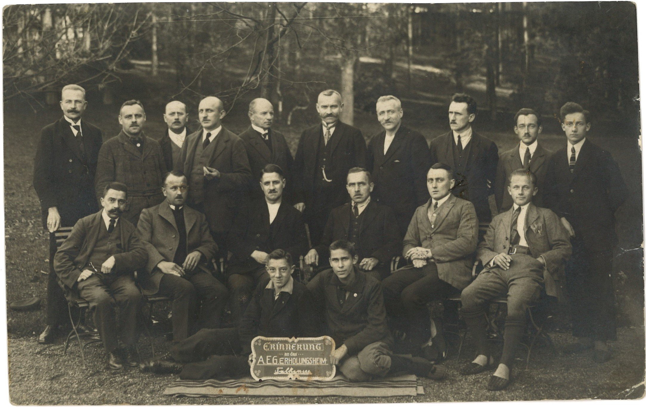 Falkensee: AEG-Erholungsheim, Gruppenbild 1924 (Landesgeschichtliche Vereinigung für die Mark Brandenburg e.V., Archiv CC BY)