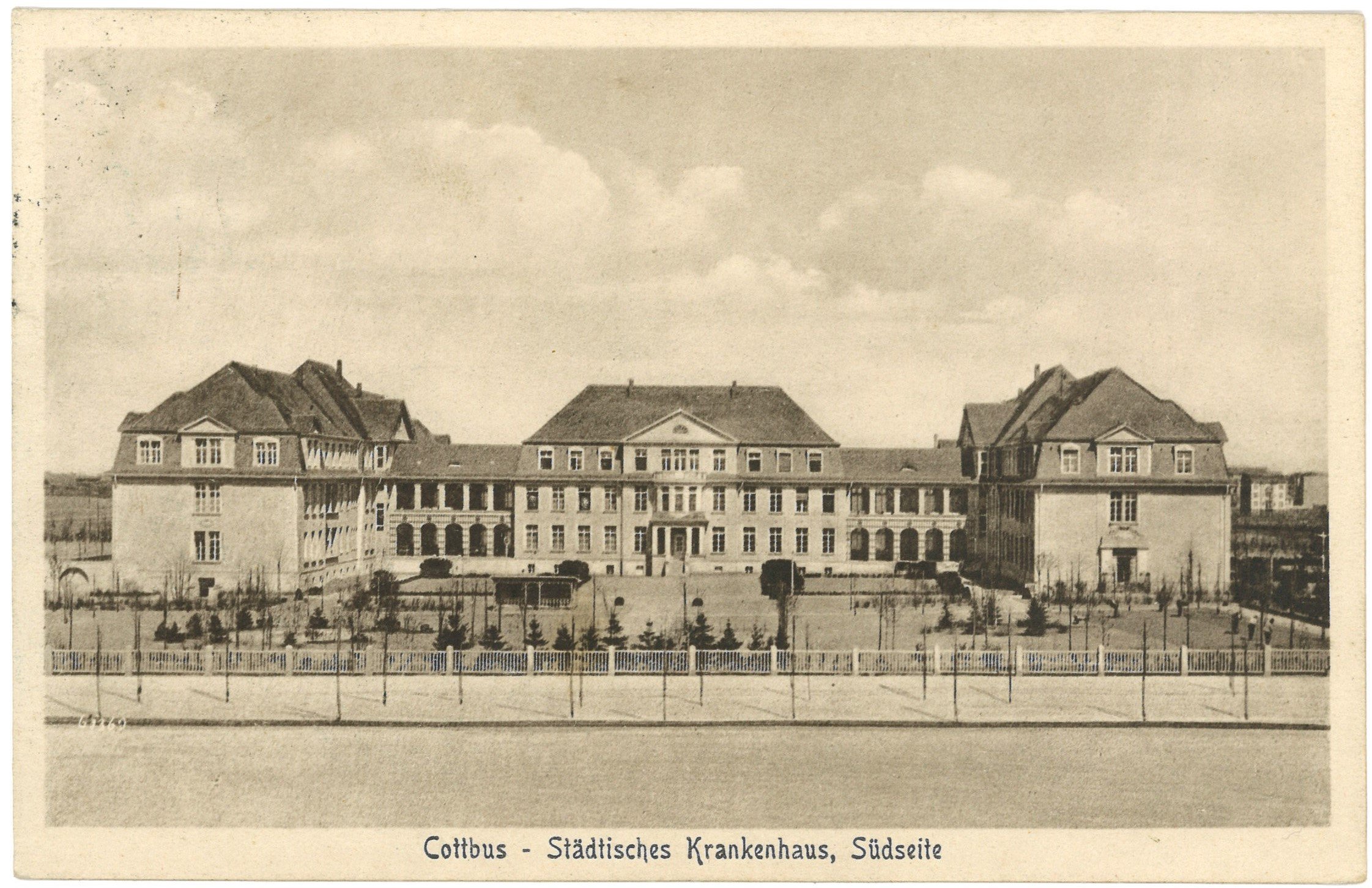 Cottbus: Städtisches Krankenhaus, Südseite (Landesgeschichtliche Vereinigung für die Mark Brandenburg e.V. CC BY)