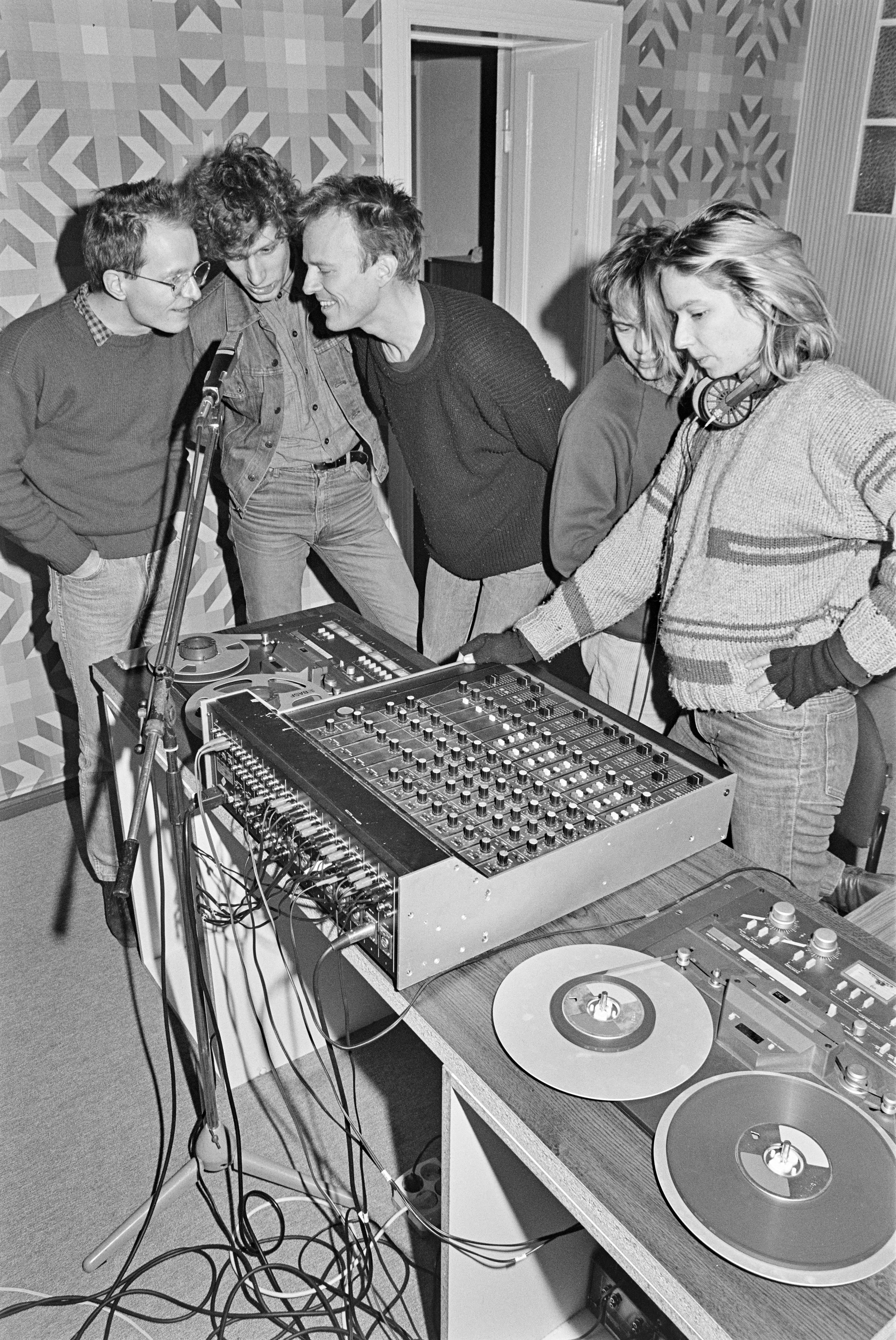 Radio 100 1987 K1 N2 (2023-09-18) (Schwules Museum RR-F)