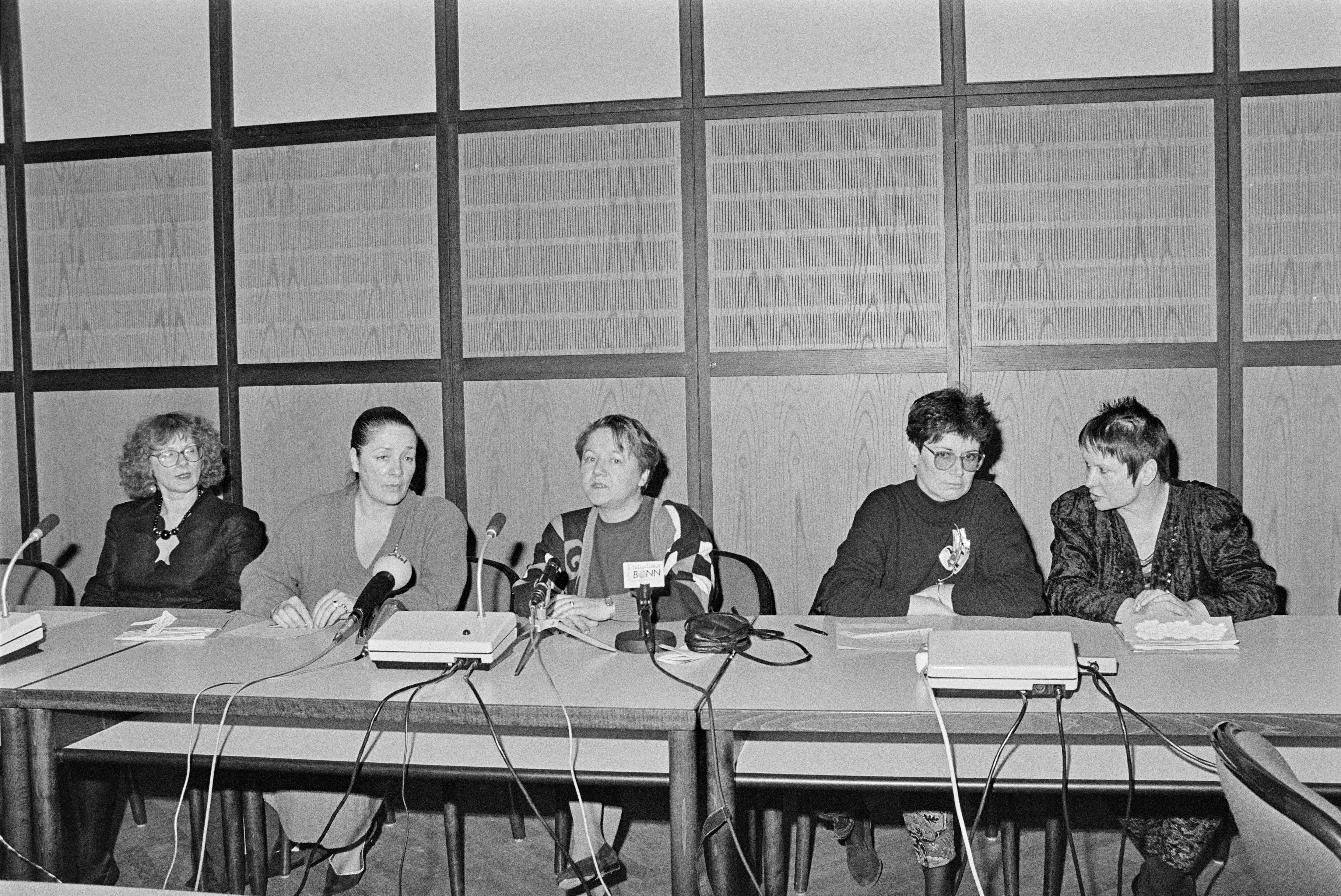 Pressekonferenz zu Prostituiertensituation Rathaus Schöneberg mit Domenica Niehoff 1991 K1 N1 (2023-09-18) (Schwules Museum RR-F)