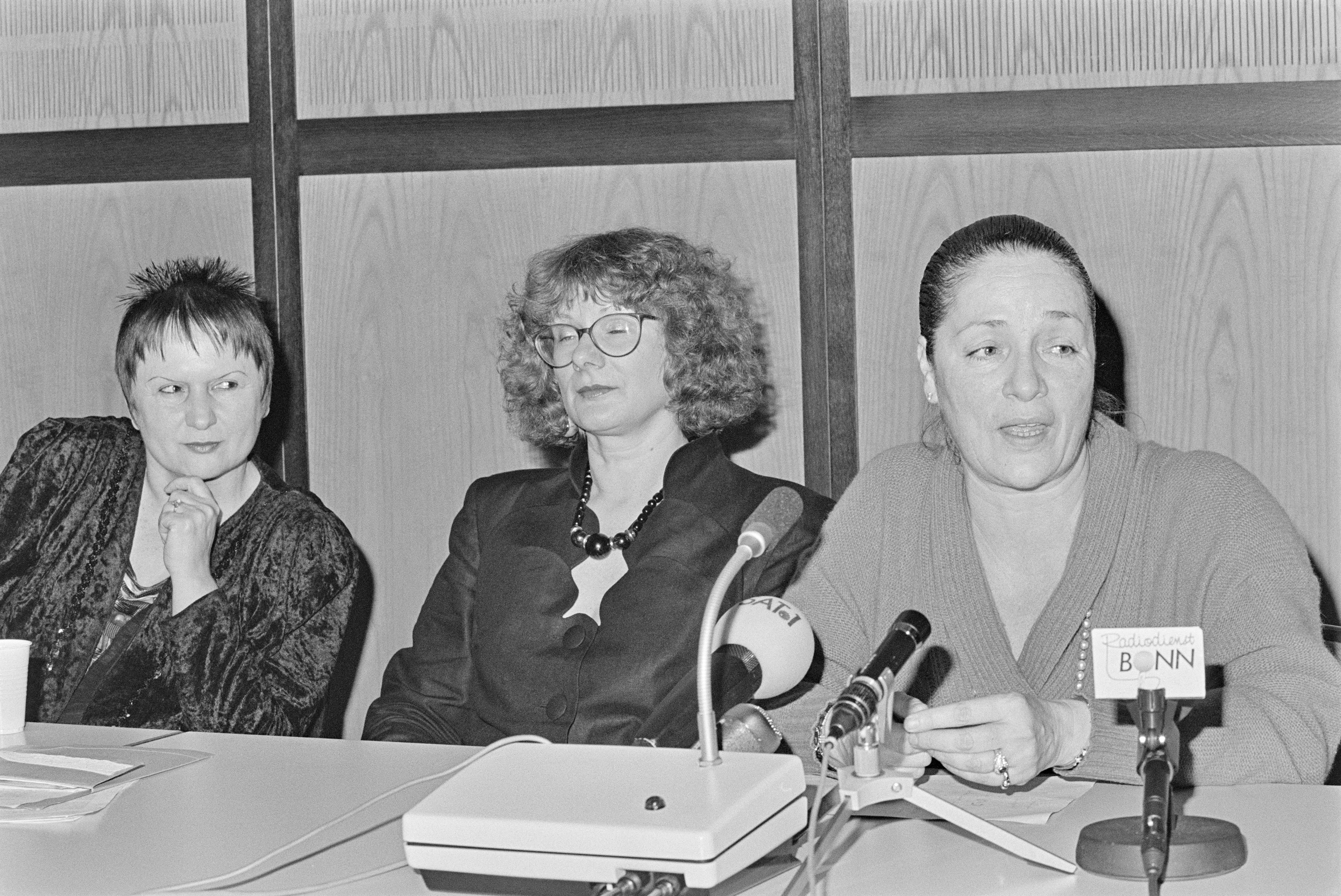 Pressekonferenz zu Prostituiertensituation Rathaus Schöneberg mit Domenica Niehoff 1991 K1 N6 (2023-09-18) (Schwules Museum RR-F)