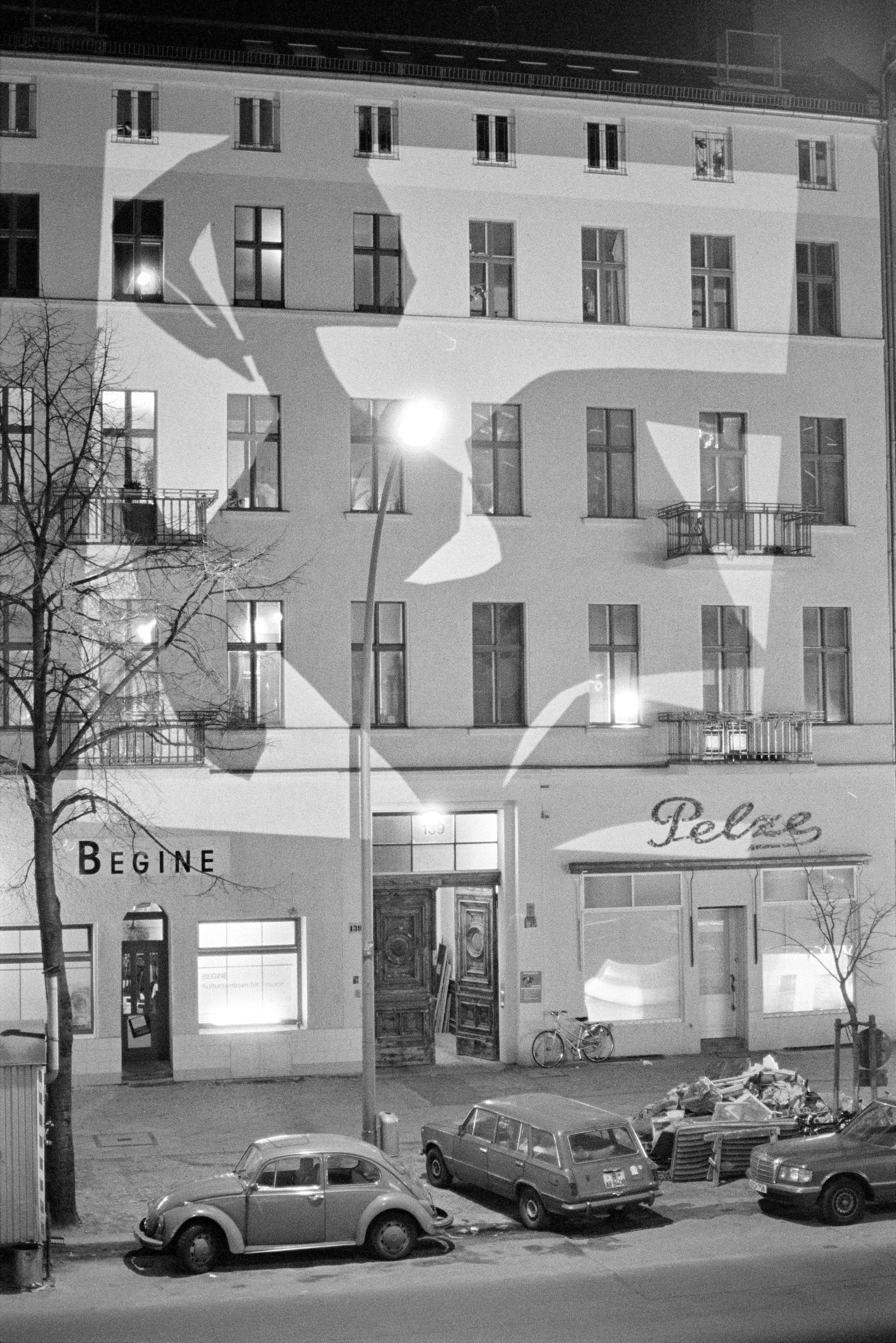 Pelze und Begine Projektionskunst "Berlin wird helle" 1987 K1 N9 (2023-09-18) (Schwules Museum RR-F)