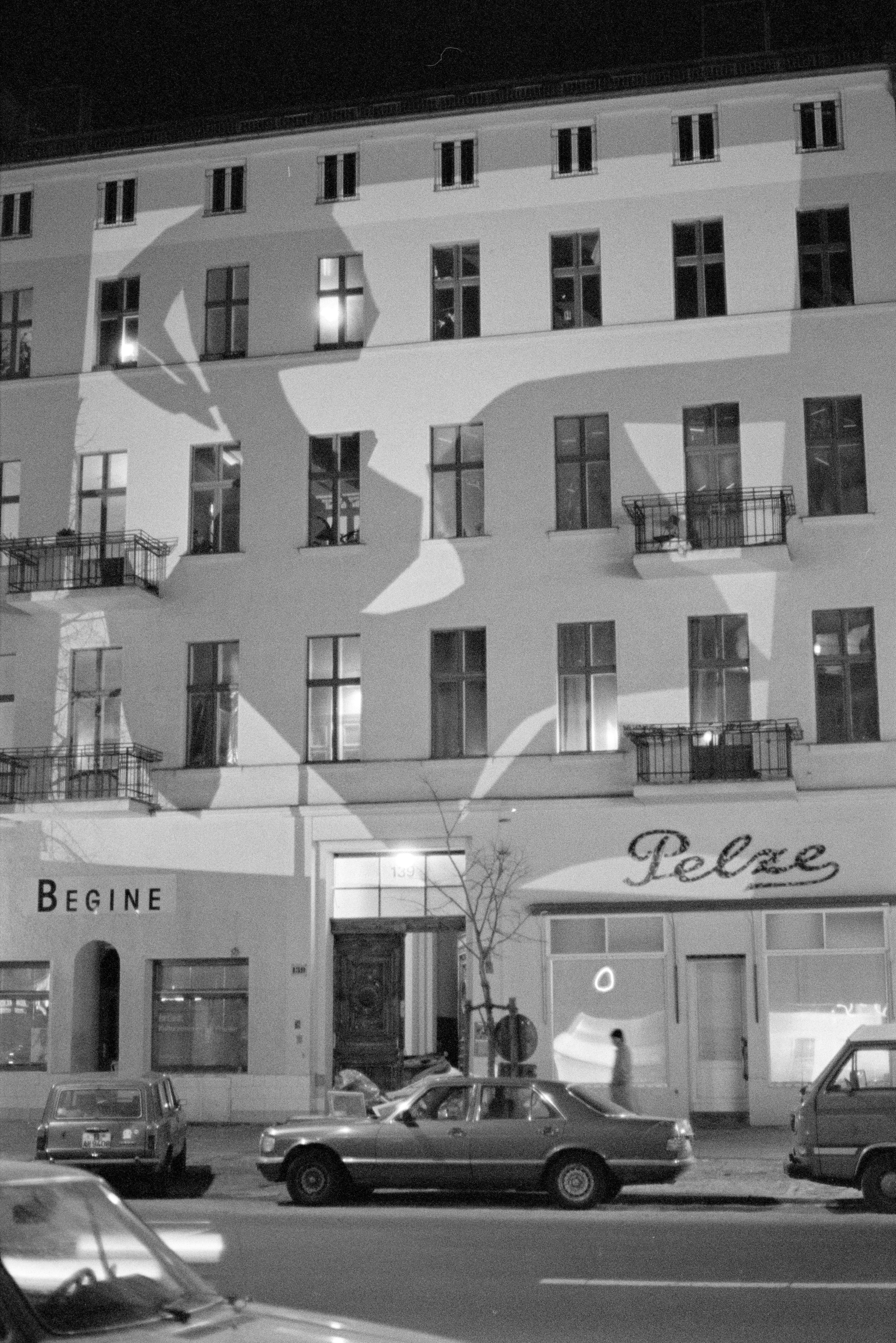 Pelze und Begine Projektionskunst "Berlin wird helle" 1987 K1 N13 (2023-09-18) (Schwules Museum RR-F)
