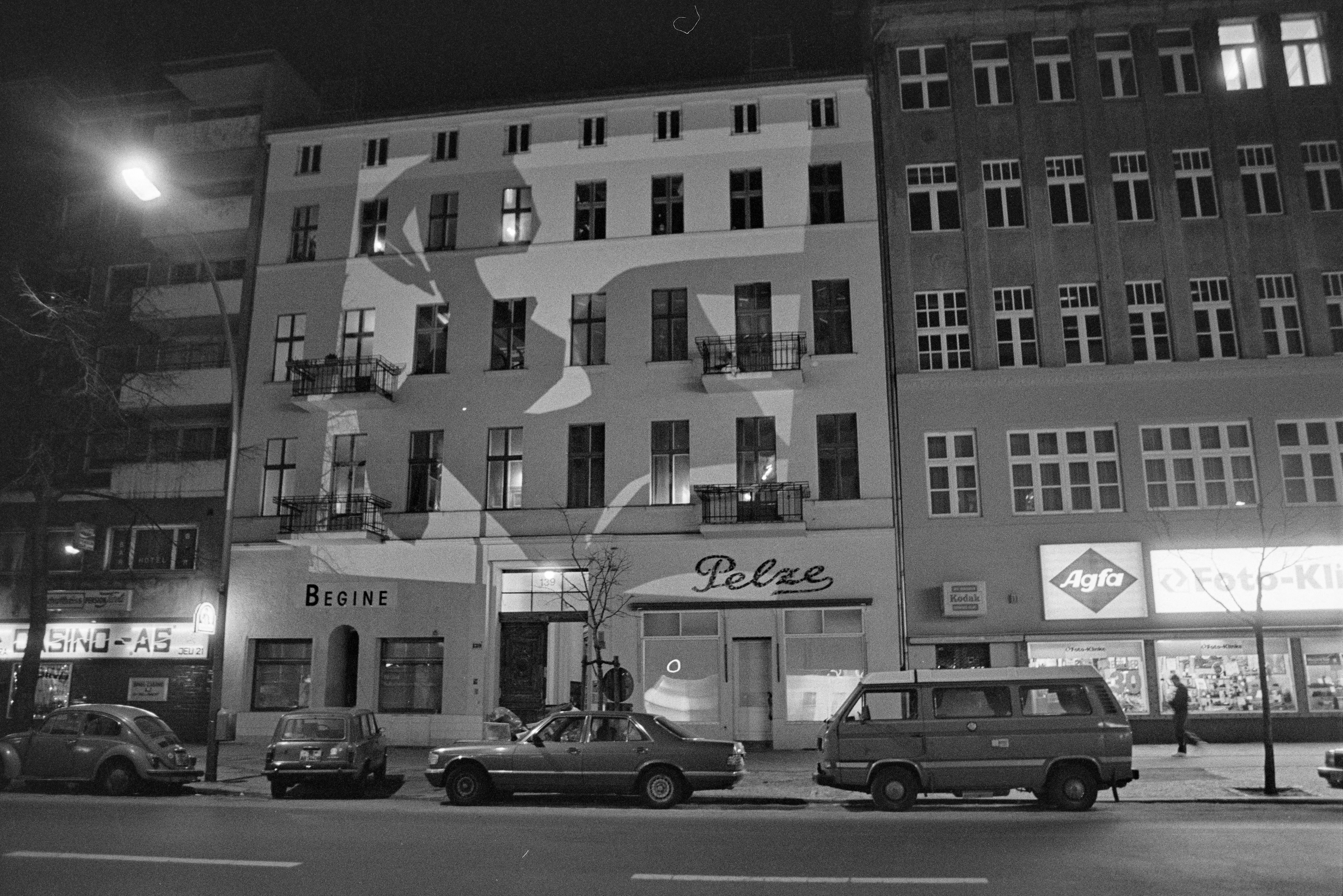 Pelze und Begine Projektionskunst "Berlin wird helle" 1987 K1 N15 (2023-09-18) (Schwules Museum RR-F)
