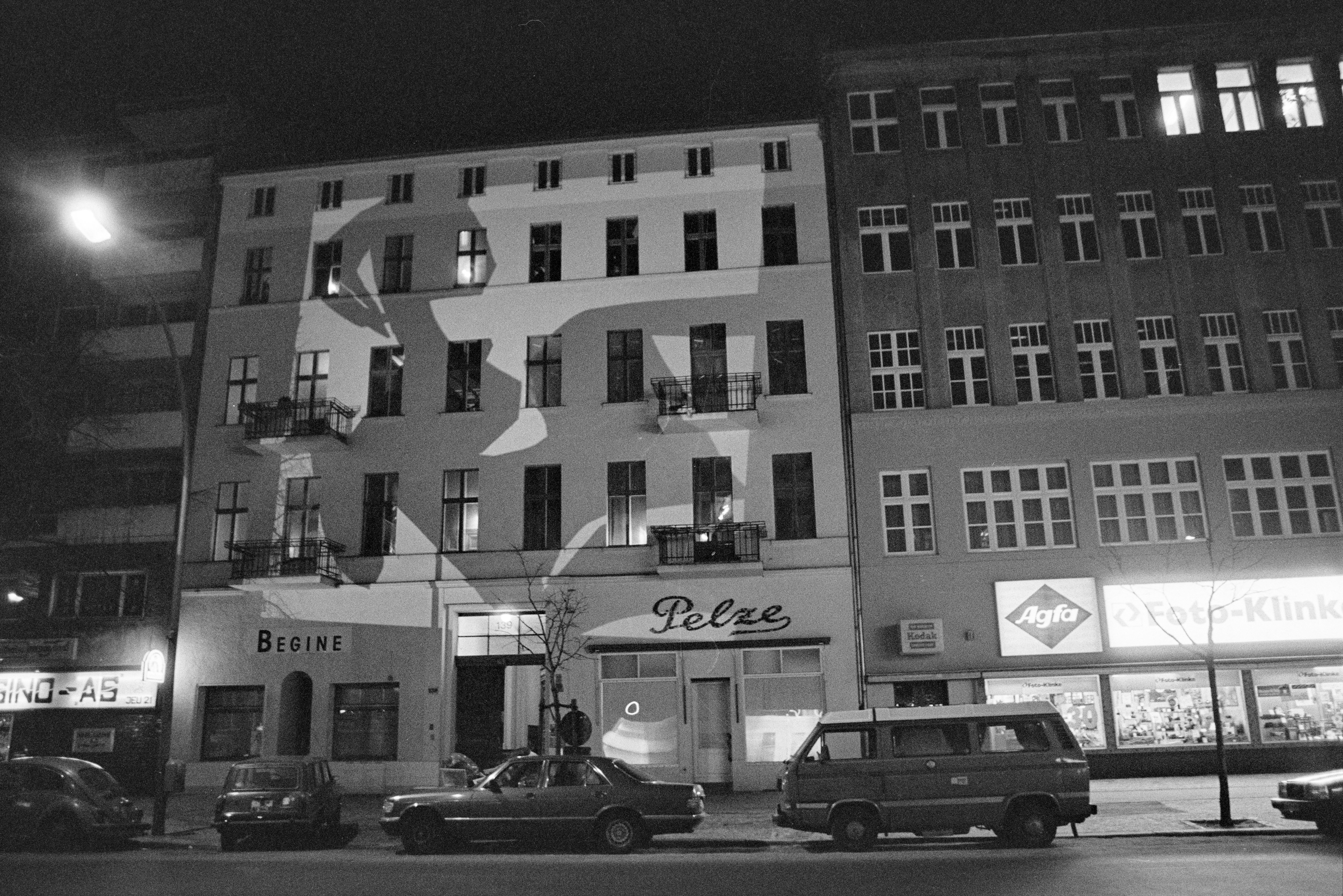 Pelze und Begine Projektionskunst "Berlin wird helle" 1987 K1 N16 (2023-09-18) (Schwules Museum RR-F)