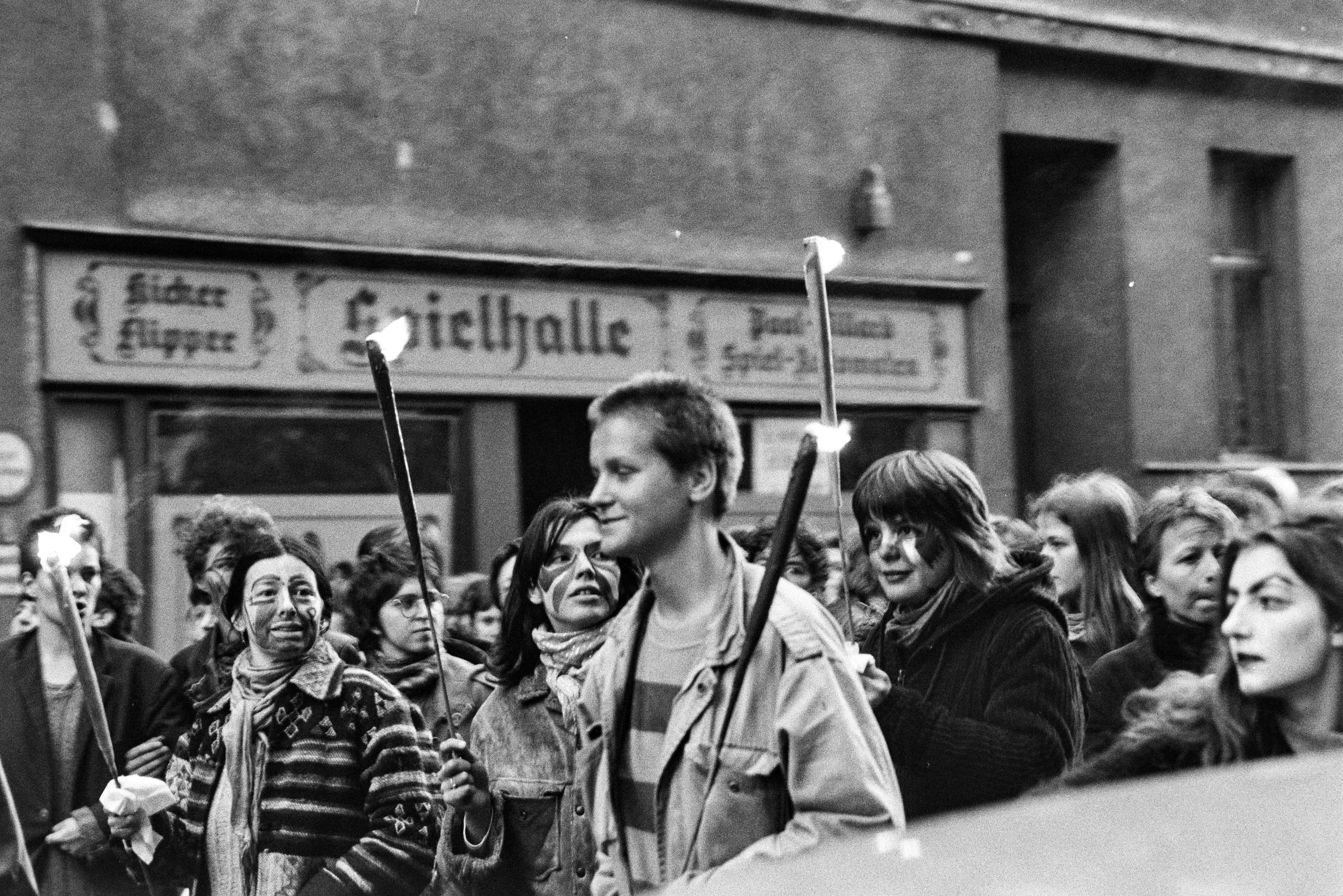 Walpurgisnacht Demonstration Kreuzberg 1982 K2 N30 (2023-09-18) (Schwules Museum RR-F)