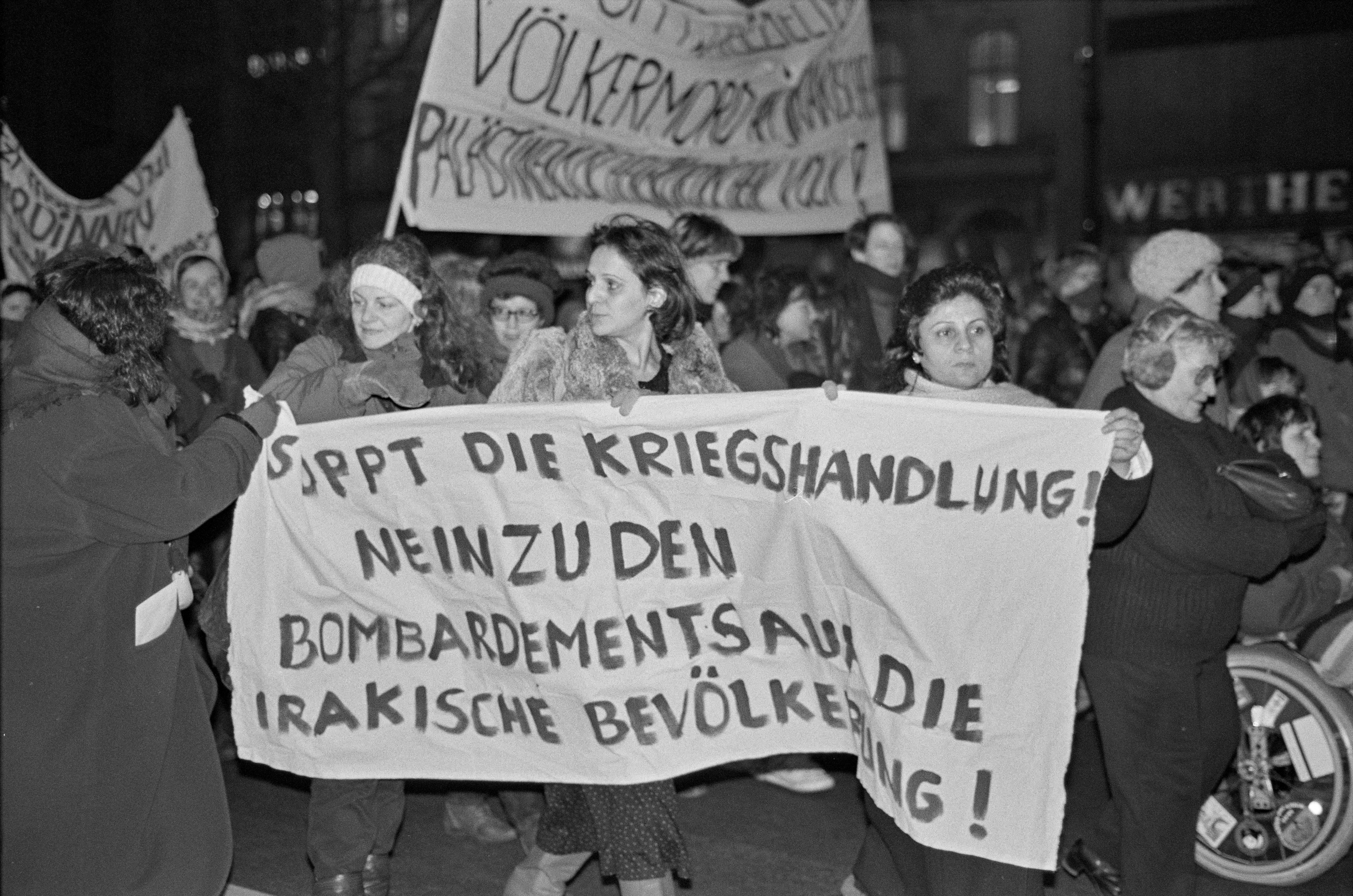 Frauendemonstration gegen Golfkrieg 1991 K1 N14 (2023-09-18) (Schwules Museum RR-F)