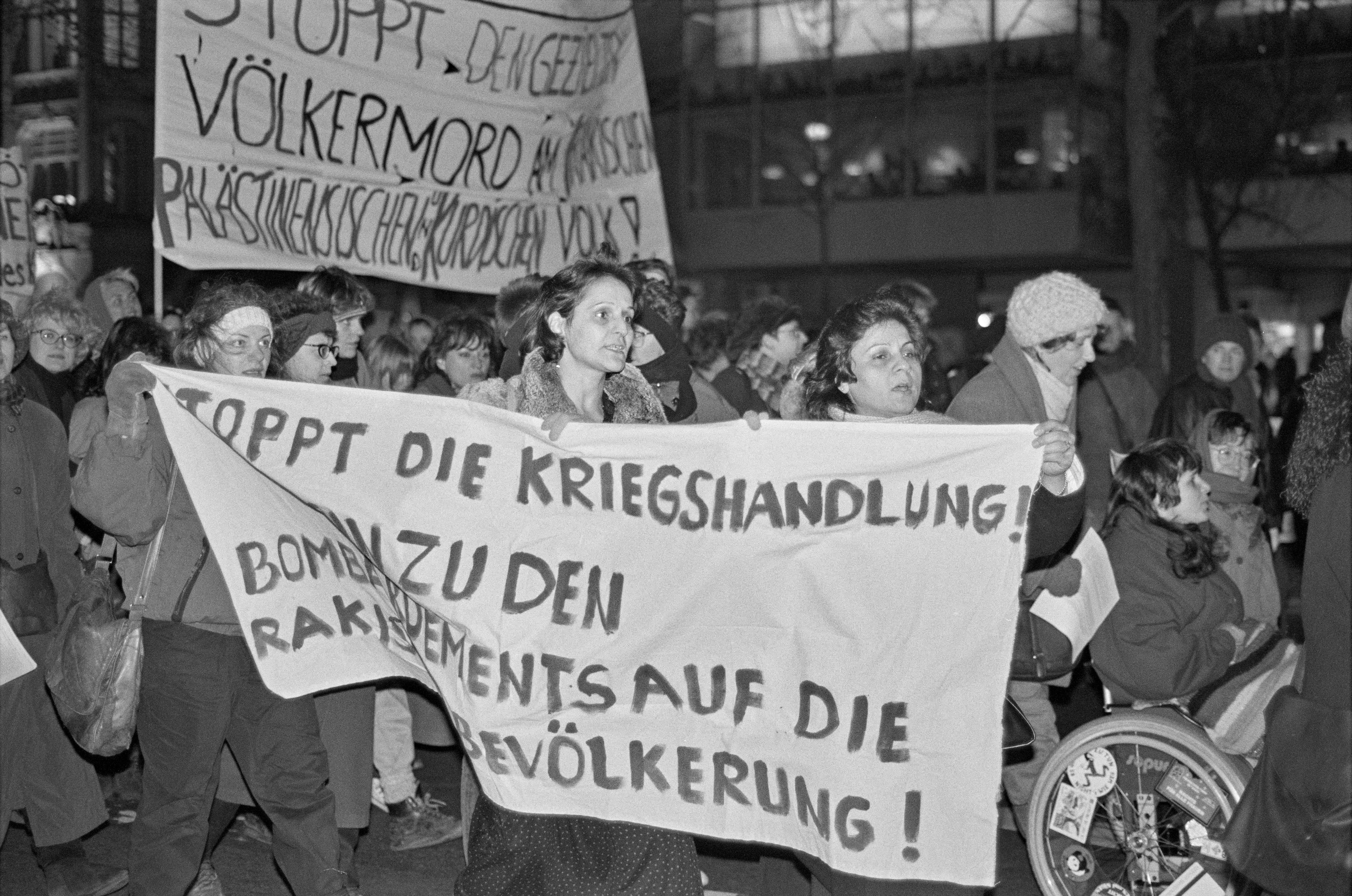Frauendemonstration gegen Golfkrieg 1991 K1 N15 (2023-09-18) (Schwules Museum RR-F)