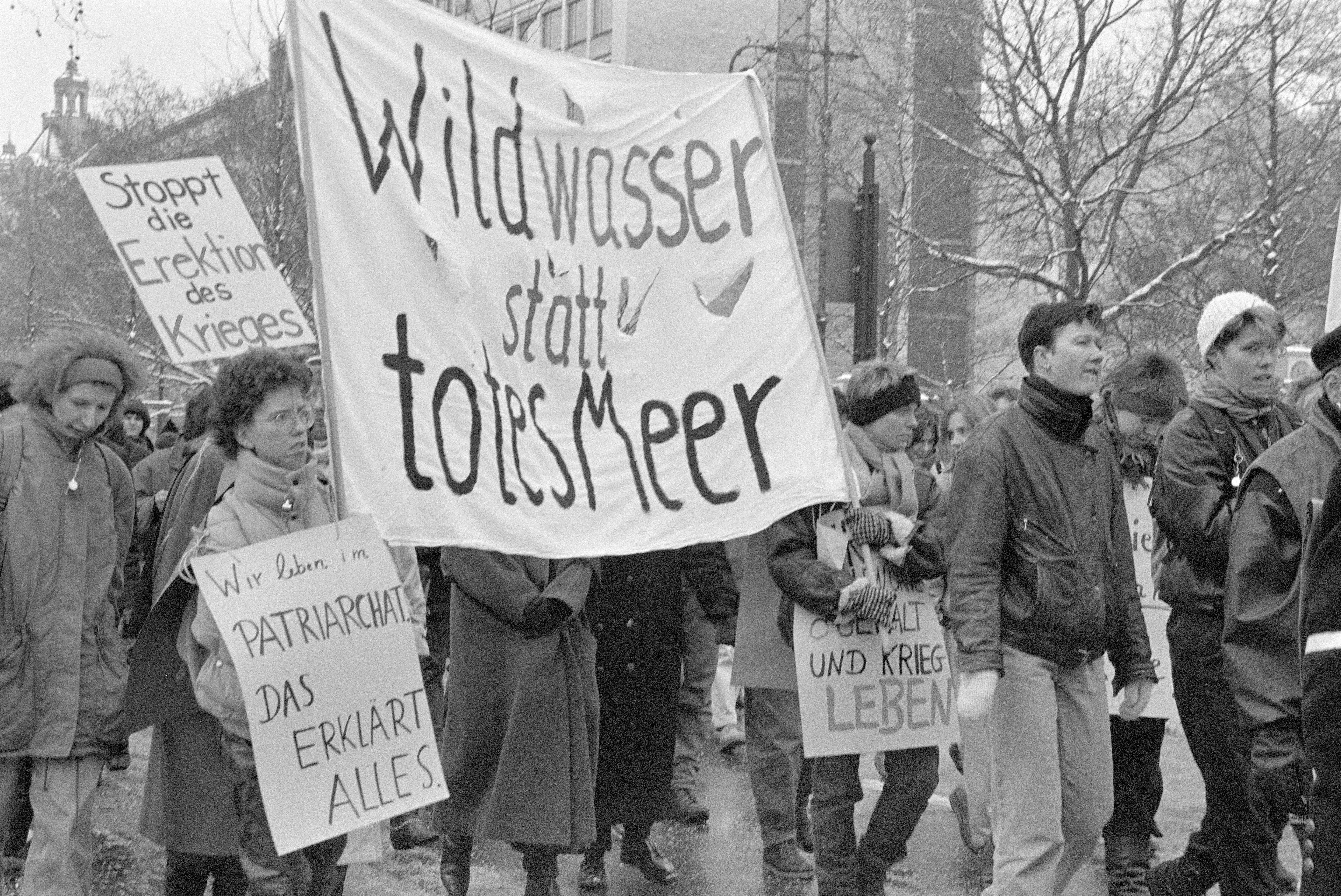 Frauendemonstration gegen Golfkrieg 1991 K1 N22 (2023-09-18) (Schwules Museum CC BY)