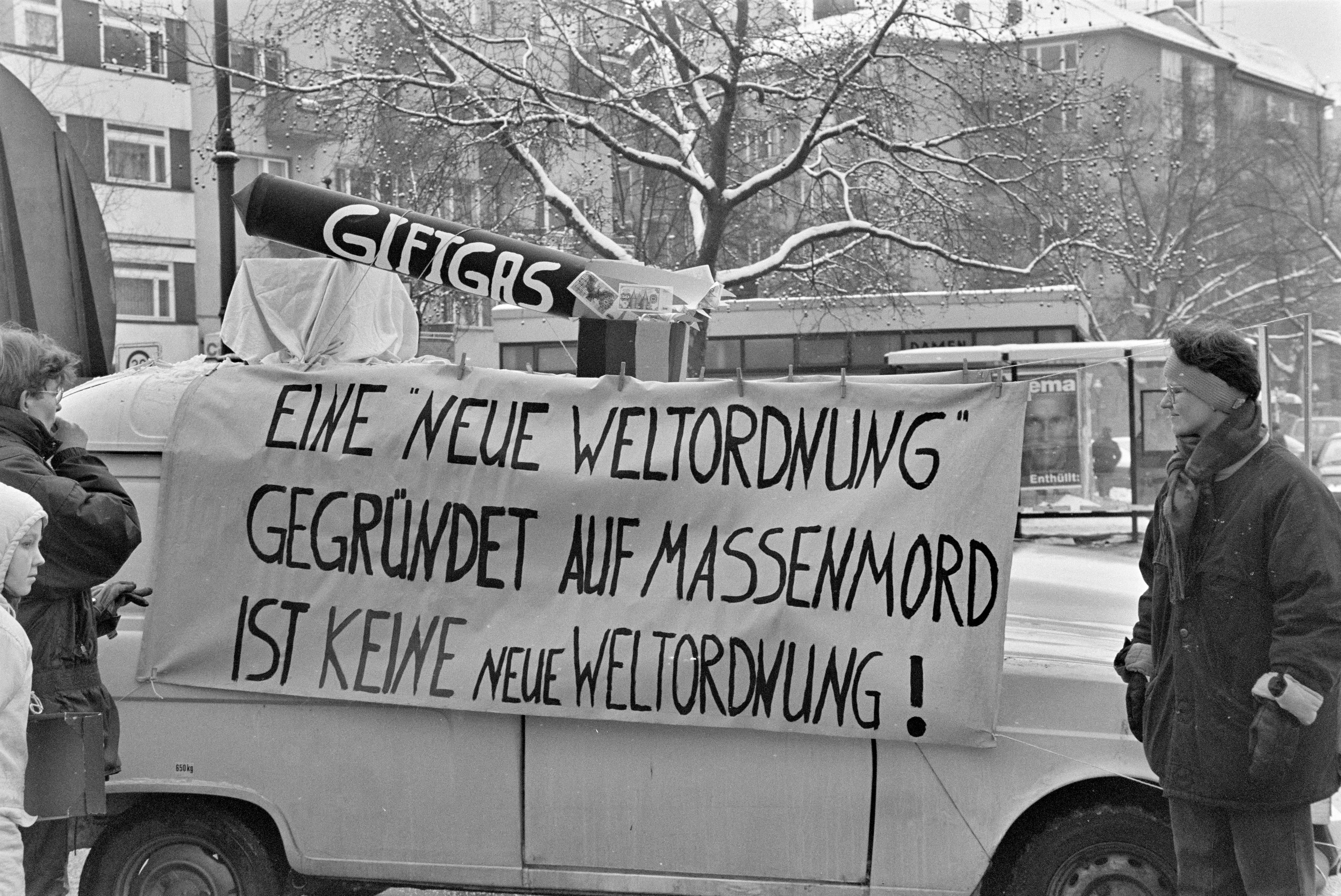 Frauendemonstration gegen Golfkrieg 1991 K2 N14 (2023-09-18) (Schwules Museum RR-F)