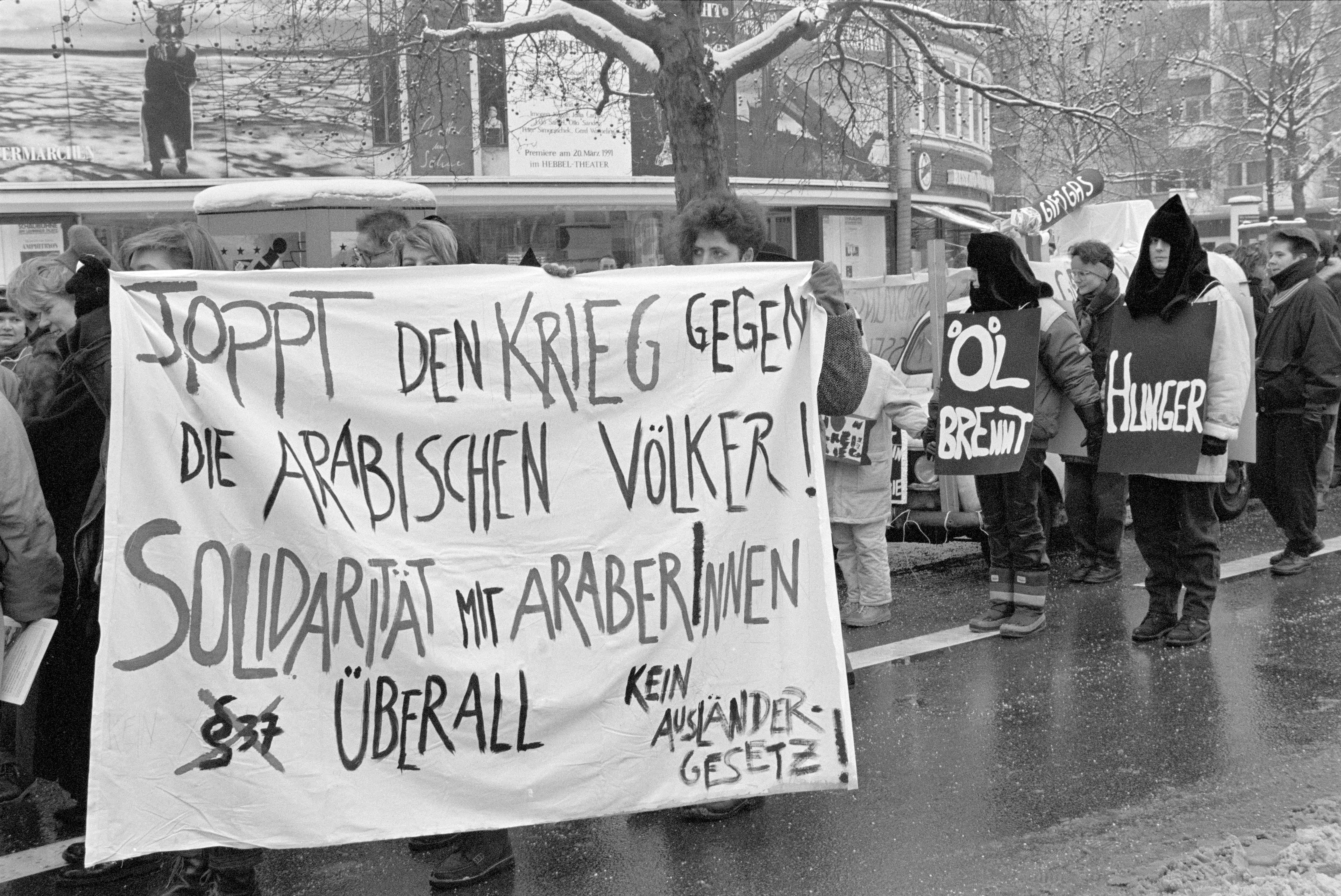 Frauendemonstration gegen Golfkrieg 1991 K2 N28 (2023-09-18) (Schwules Museum RR-F)