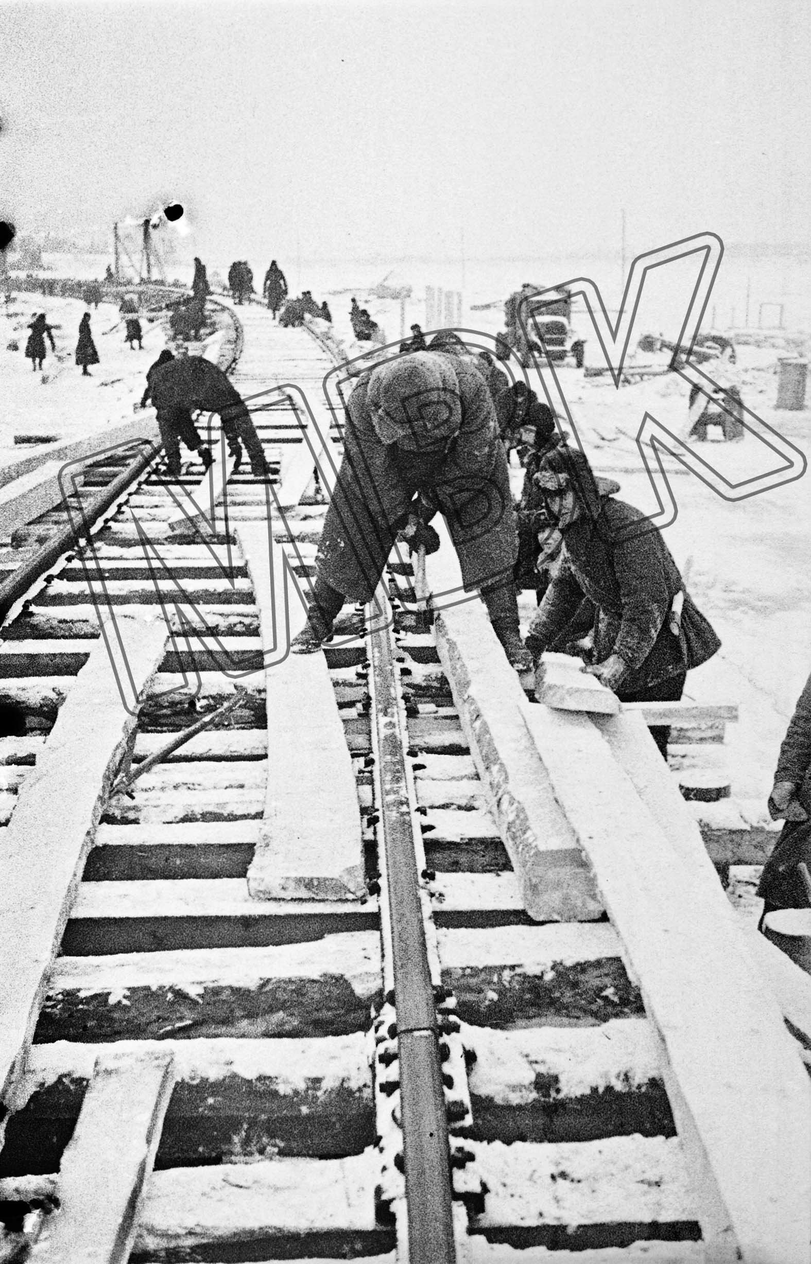Bau der Eisenbahnlinie nach Leningrad, Leningrader Gebiet, 1943 (Museum Berlin-Karlshorst RR-P)