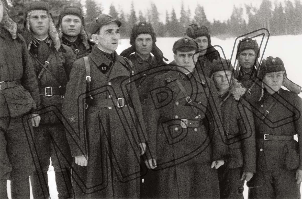 Gruppenbild von Panzersoldaten, ausgezeichnet mit dem Titel "Held der Sowjetunion" im Winterkrieg 1939/40 (Museum Berlin-Karlshorst RR-P)
