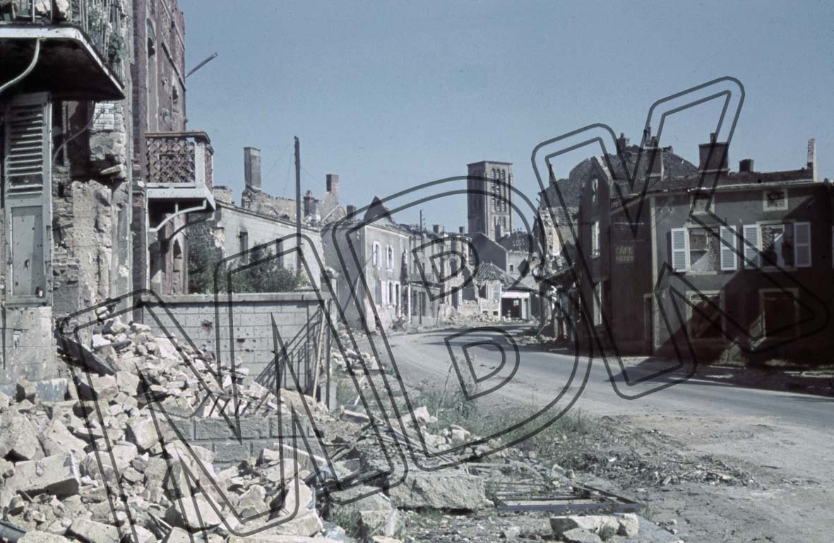 Fotografie: Zerstörungen in dem Ort Carignan, Ardennen, Frankreich, September 1940 (Museum Berlin-Karlshorst RR-P)