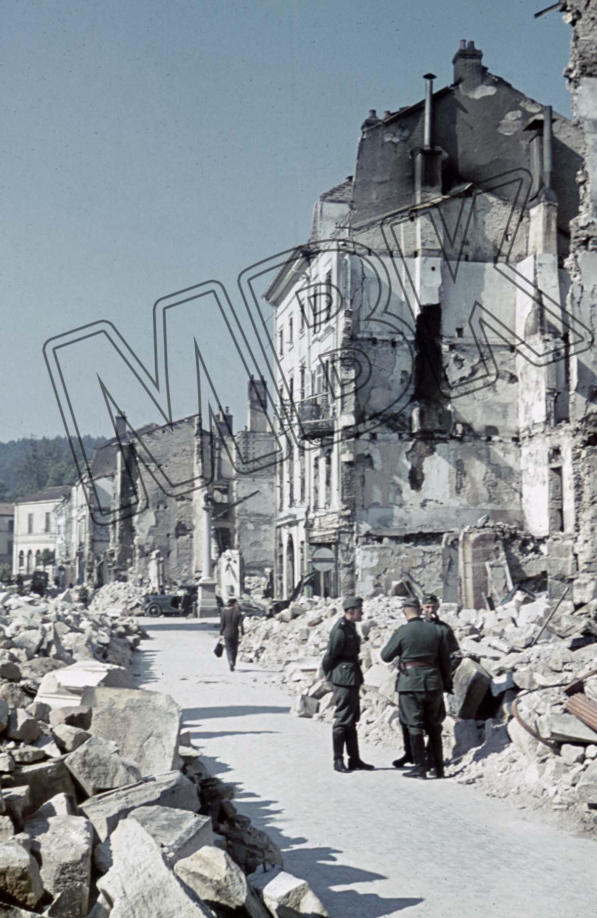 Fotografie: Zerstörungen in Épinal, Vogesen, Frankreich, Juli 1940 (Museum Berlin-Karlshorst RR-P)