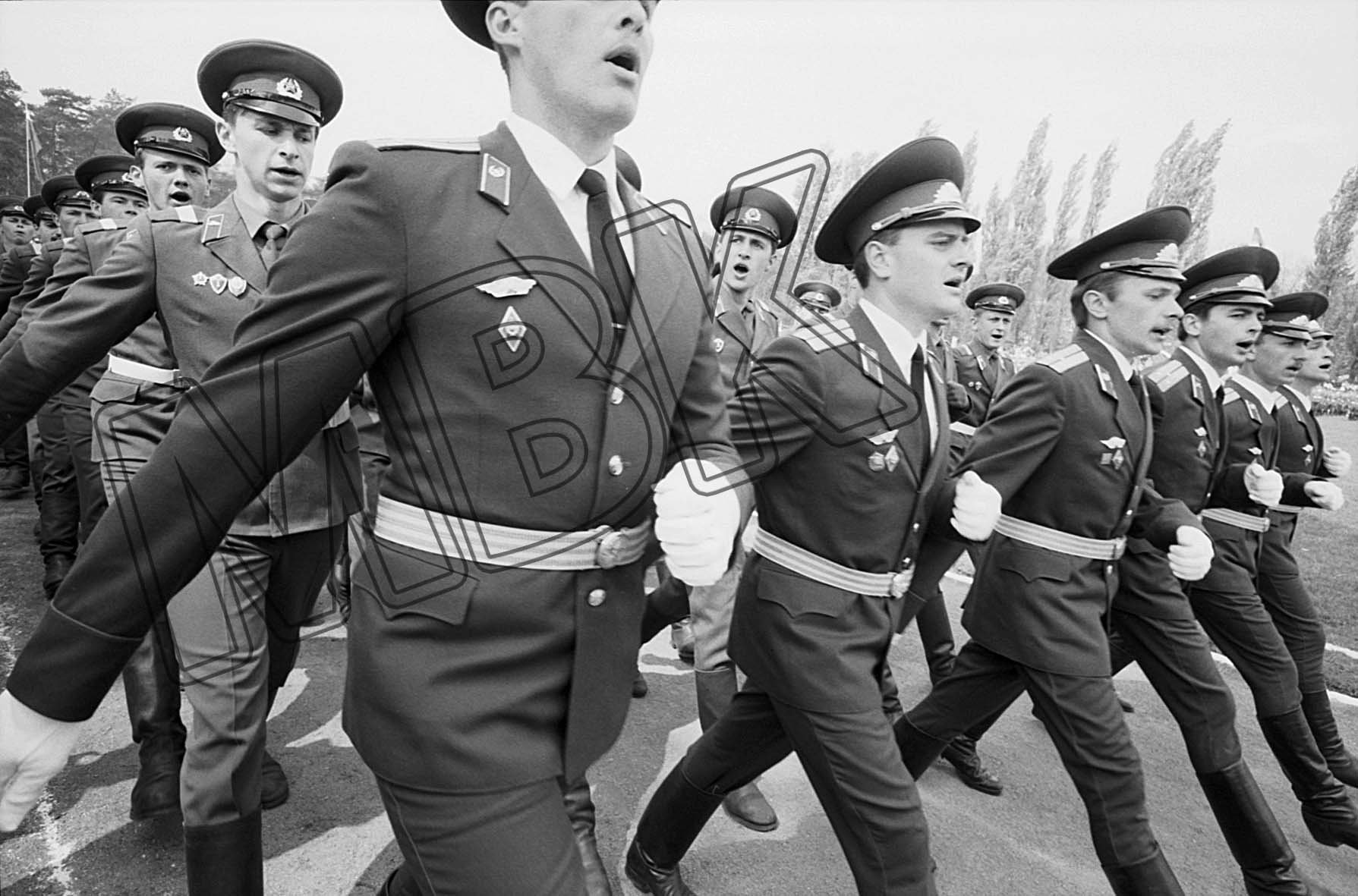 Parade von Offizieren der WGT, Wünsdorf, 8. Mai 1992 (Museum Berlin-Karlshorst RR-P)